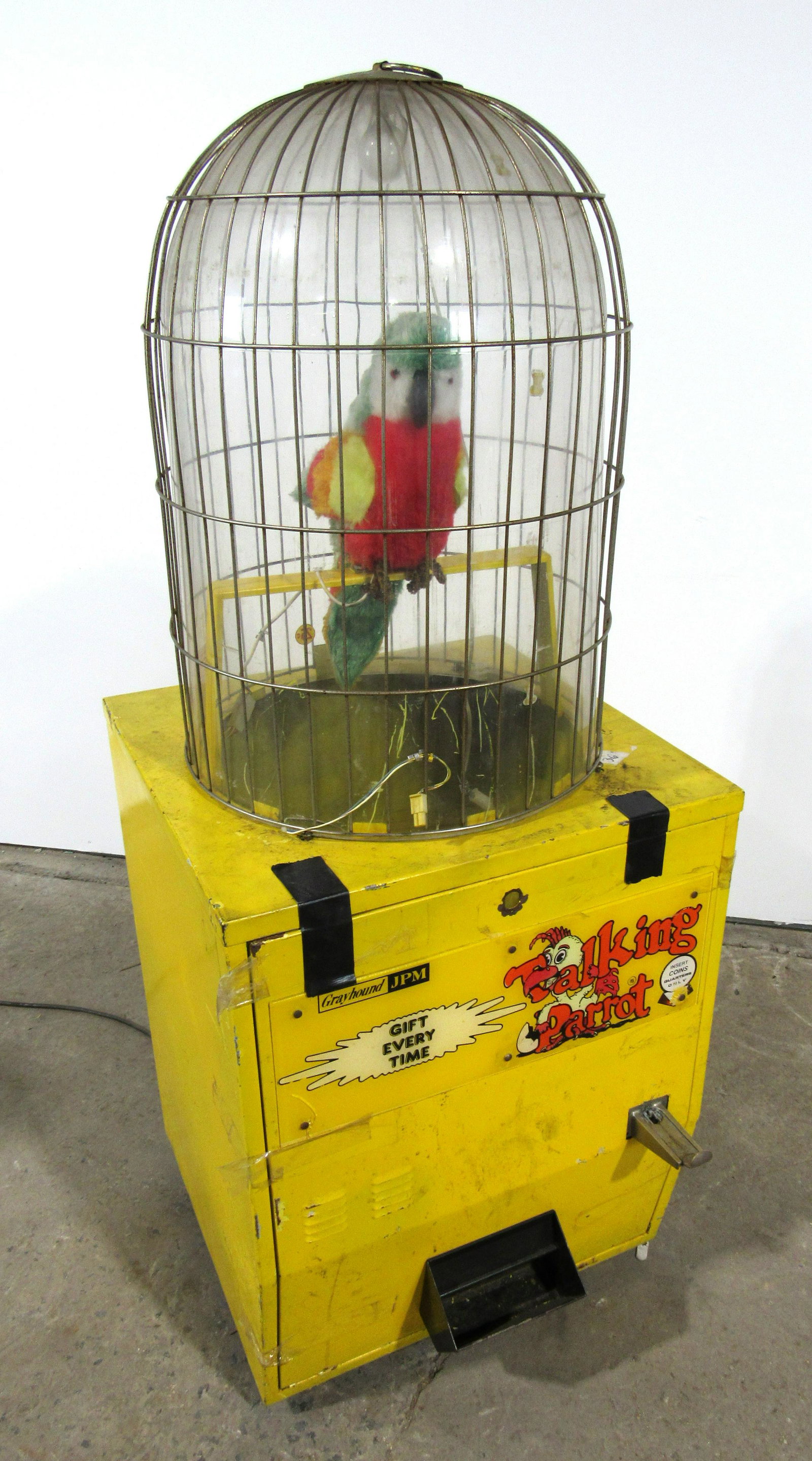 Grayhound Talking Parrot Coin Operated Arcade: Grayhound Talking Parrot Coin Operated Arcade, appears complete, non-working. Lock not included. This item requires third party shipping or pickup arrangements to be made. Dimensions: 58 x 23 x 26