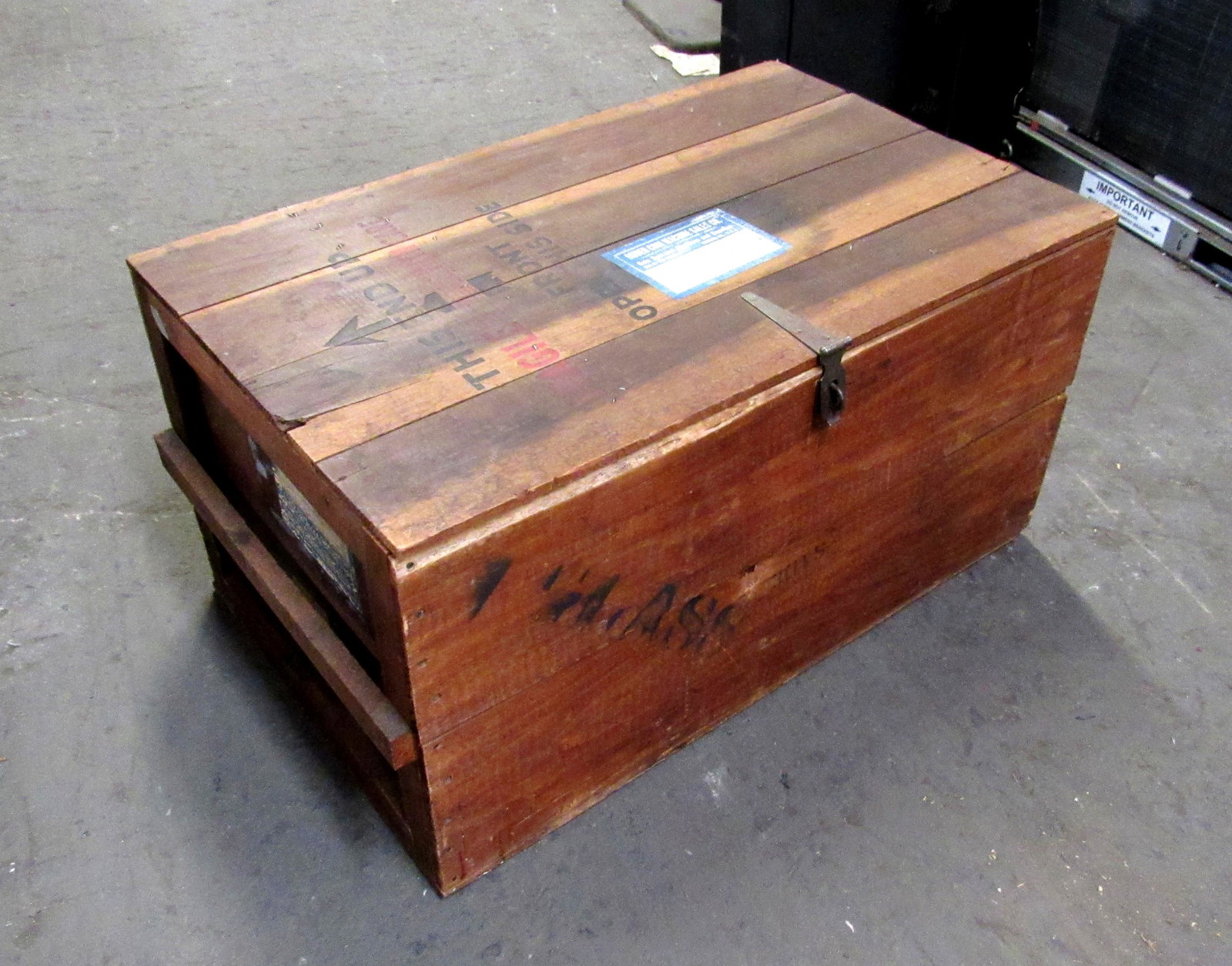 Original Slot Machine Crate from Huber Coin Machine: Original Slot Machine Crate from Huber Coin Machine Sales Co. This item requires third party shipping or pickup arrangements to be made. Dimensions: 18 x 3321