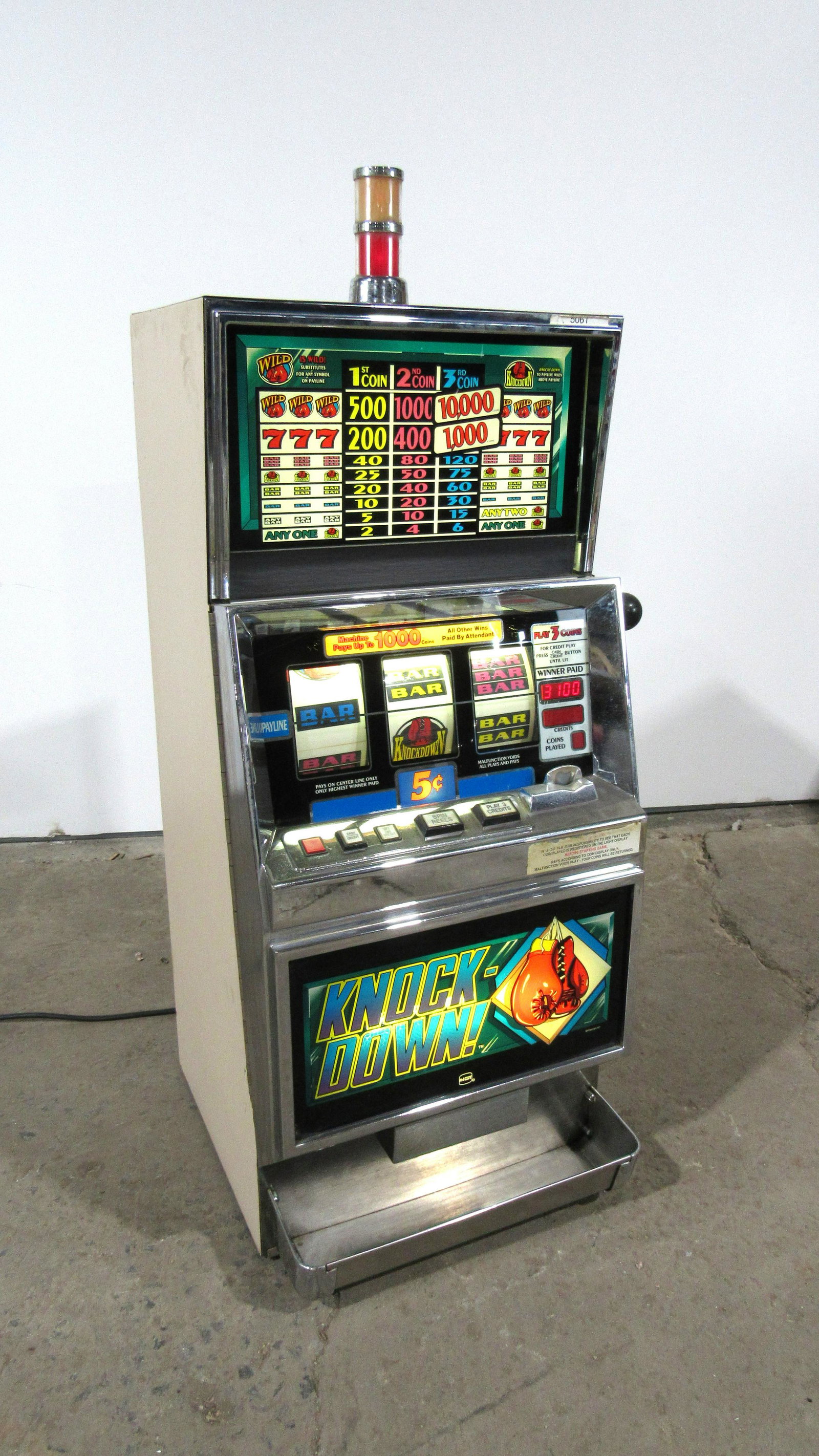 IGT Knock Down Coin Operated Slot Machine: IGT Knock Down Coin Operated Slot Machine, working.This item requires third party shipping or pickup arrangements to be made. Dimensions: 47 x 21 x 23