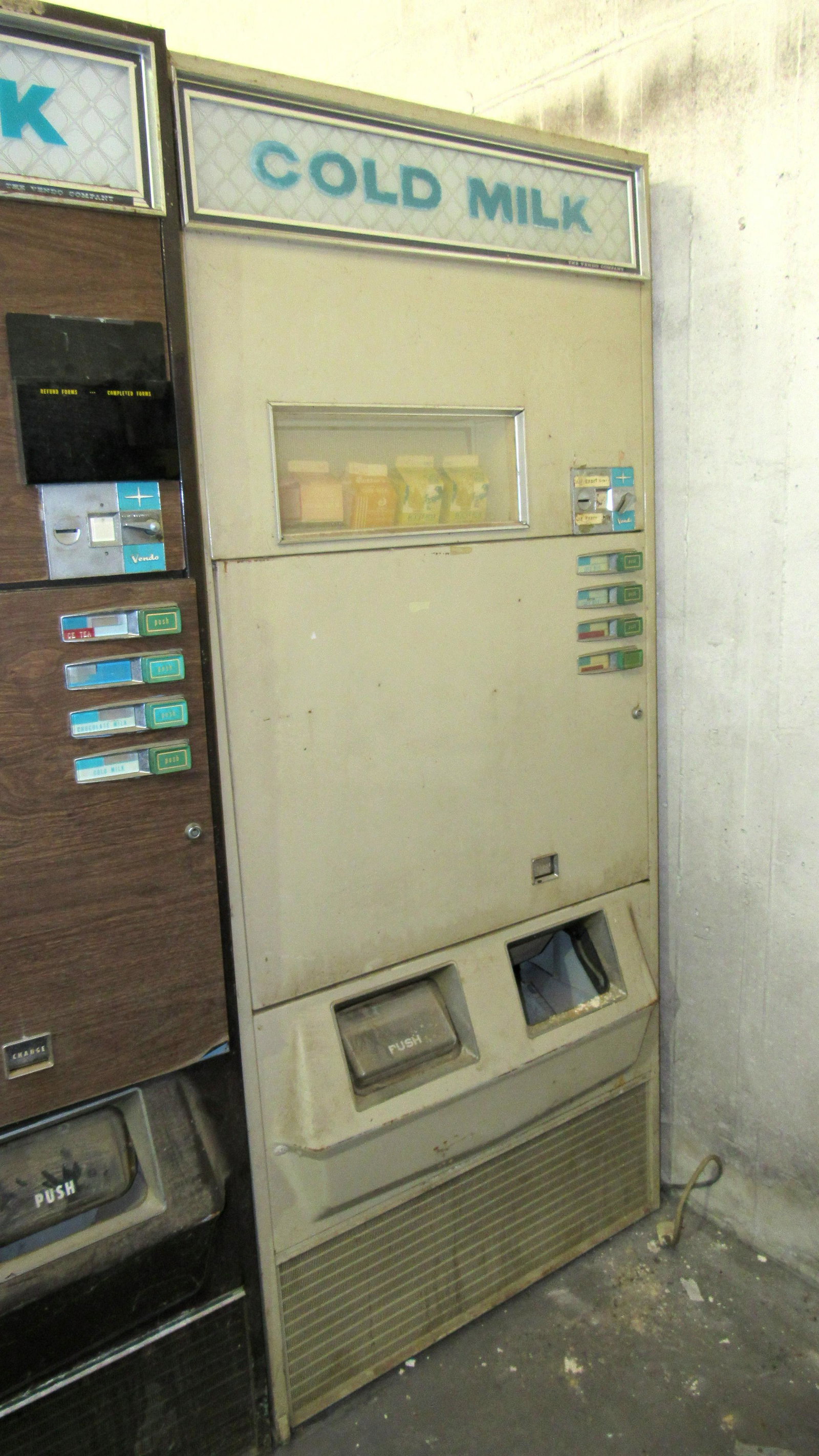 1960s Mid-Century Rutter Milk Coin Operated Vending: 1960s Mid-Century Rutter Milk Coin Operated Vending Machine. For Restoration, sold as-is. Purchased directly from Rutter Estate. Dimensions: 80 x 36 x 26