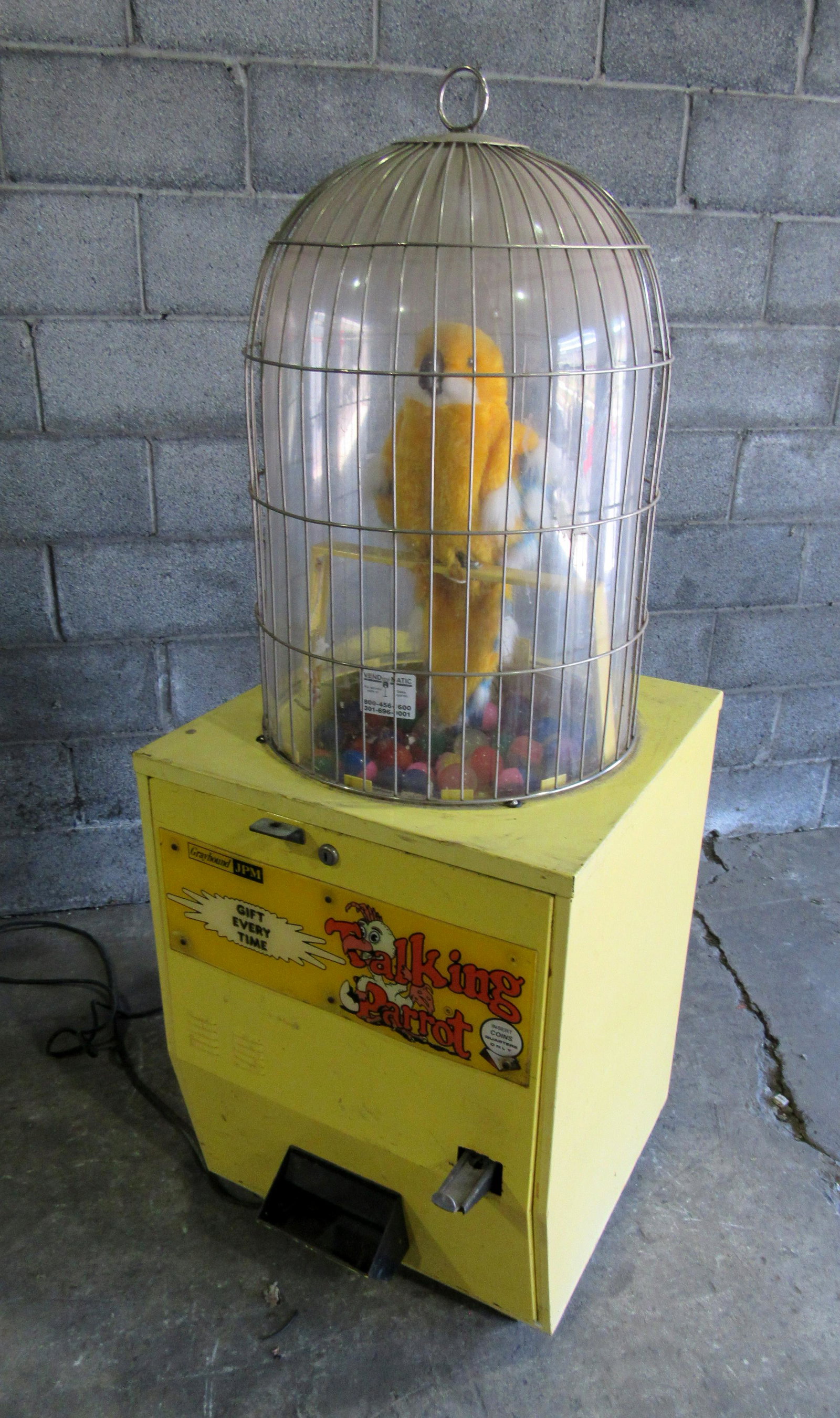 Talking Parrot Coin Operated Prize Arcade Game: Talking Parrot Coin Operated Prize Arcade Game. Working with sound, no lock. Needs cleaning. This item requires third party shipping or pickup arrangements to be made. Dimensions: 62 x 23 x 23