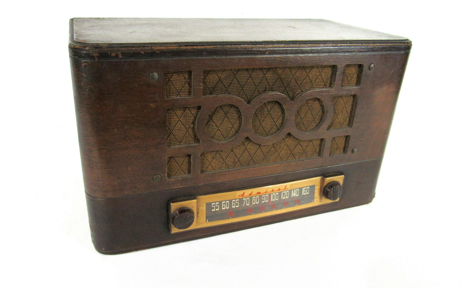 1946 Admiral AM Radio: 1946 Admiral AM Radio Model 6T06-4A1, needs battery. In-house shipping available. Dimensions: 11 x 18 x 10