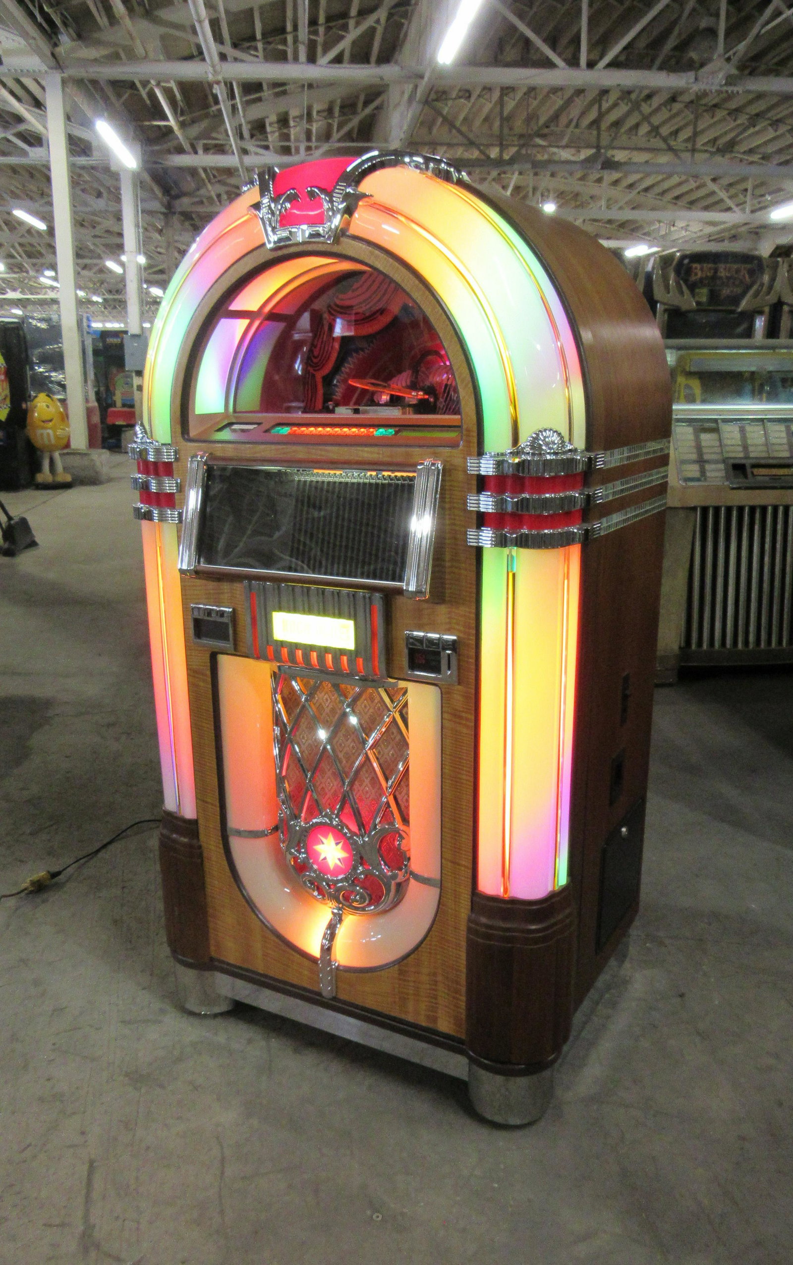 Rockola Antique Aparatus 100 CD Bubbler Jukebox: Rockola Antique Aparatus 100 CD Bubbler Jukebox, working. This item requires third party shipping or pickup arrangements to be made. Dimensions: 61.5 x 33 x 27