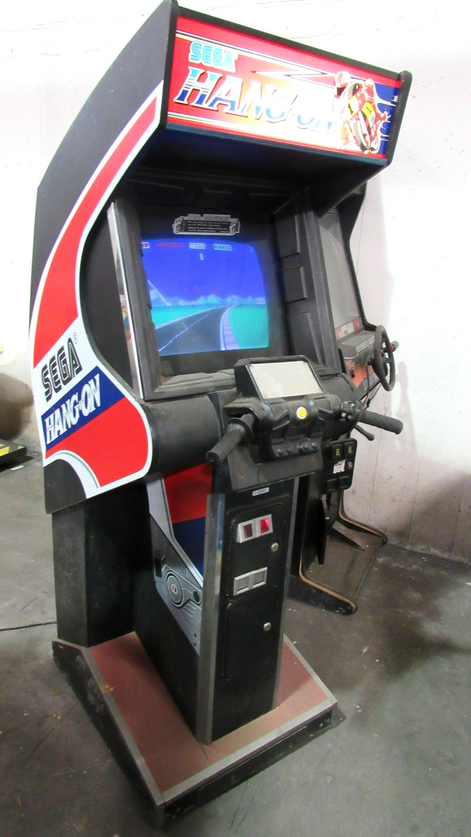 Sega Hang On Racing Arcade Game: Sega Hang On Racing Arcade Game, working. This item requires third party shipping or pickup arrangements to be made. Dimensions: 73 x 26 x 40.