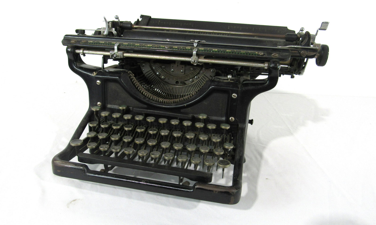 Vintage Underwood Typewriter: Vintage Underwood Typewriter. This item requires third party shipping or pickup arrangements to be made. Dimensions: 10 x 18 x 15