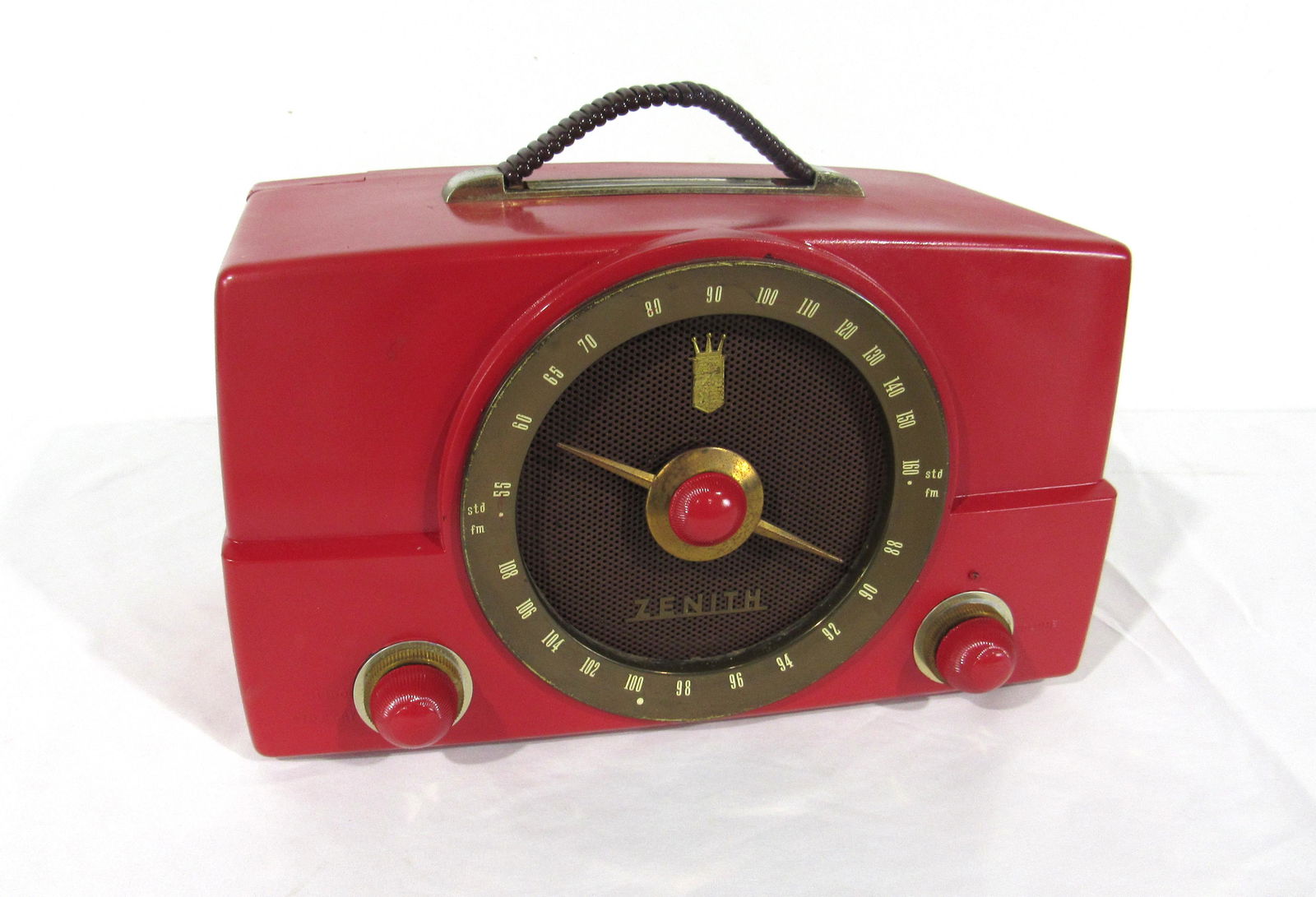 Zenith Vintage Red Painted Radio: Zenith Vintage Red Painted Radio, working. This item requires third party shipping or pickup arrangements to be made. Dimensions: 9 x 14.5 x 10