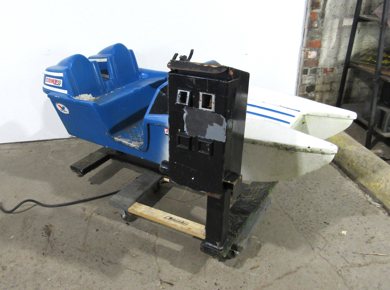 Speed Boat Coin Operated Kiddie Ride: Speed Boat Coin Operated Kiddie Ride. Working, no sound. Has beem stored outside. This item requires third party shipping or pickup arrangements to be made. Dimensions: 36 x 43 x 68