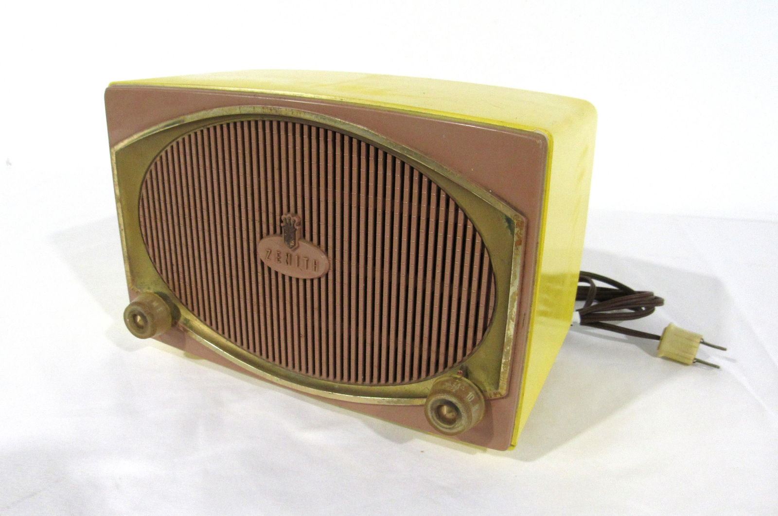 Yellow Zenith Vintage Painted Radio: Yellow Zenith Painted Radio, working. This item requires third party shipping or pickup arrangements to be made. Dimensions: 7 x 10.5 x 7