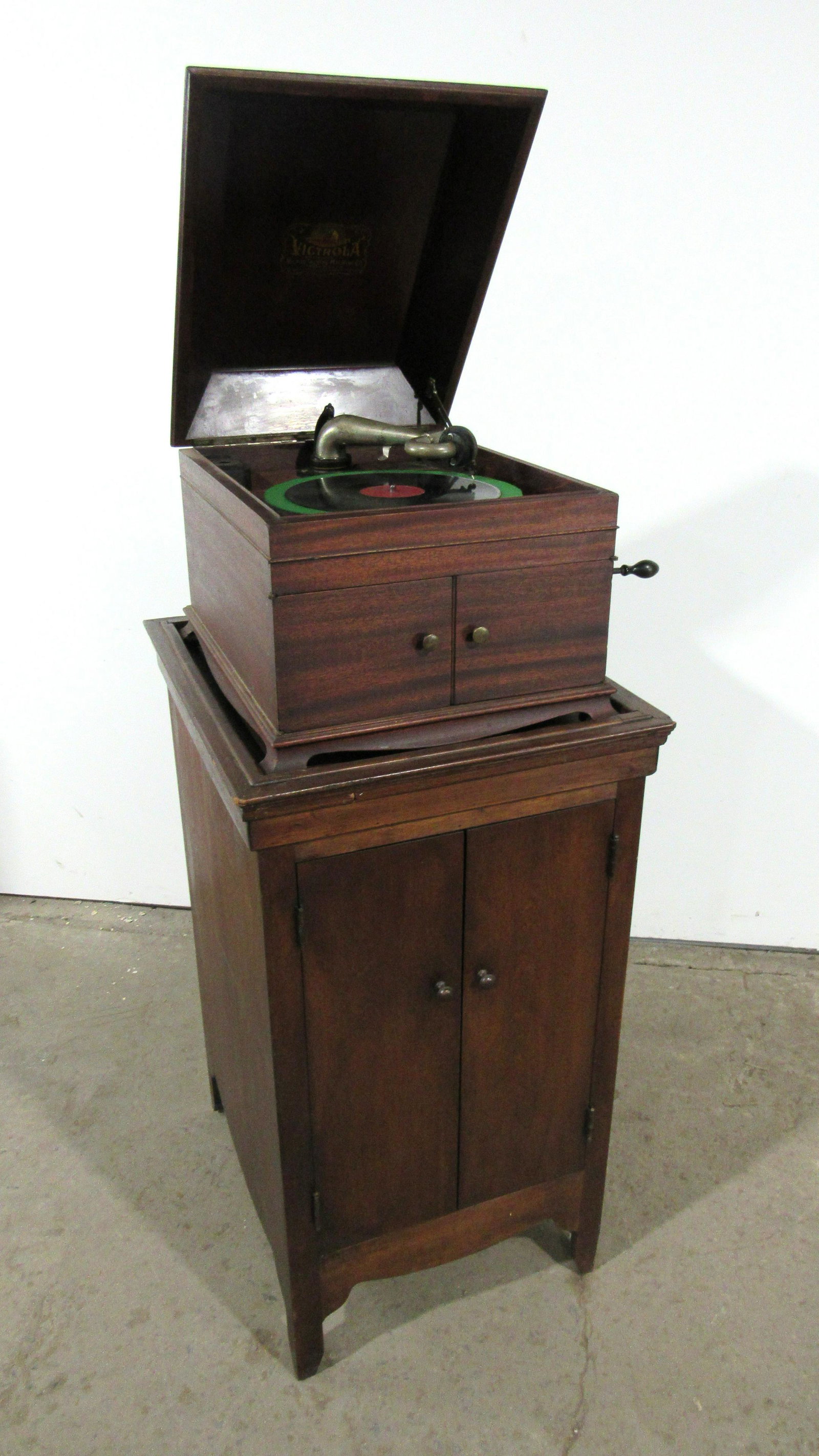 Early Victrola Phonograph on Stand: Early Victrola Phonograph on Stand. This item requires third party shipping or pickup arrangements to be made. Stand: 36 x 20 x 24, Phonograph: 15 x 22 x 21