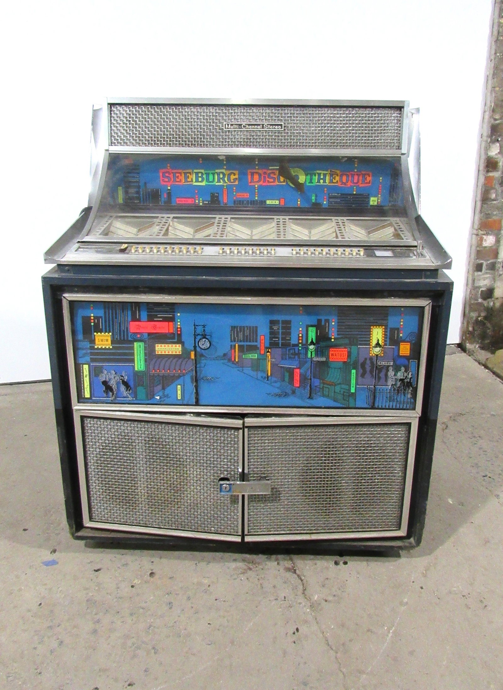 1960s Seeburg Discotheque Coin Operated Jukebox: 1960s Seeburg Discotheque Coin Operated Jukebox. Not working, no back door. This item requires third party shipping or pickup arrangements to be made.