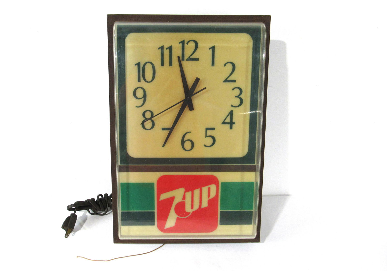 7-Up Light Up Advertising Clock (1 of 3)