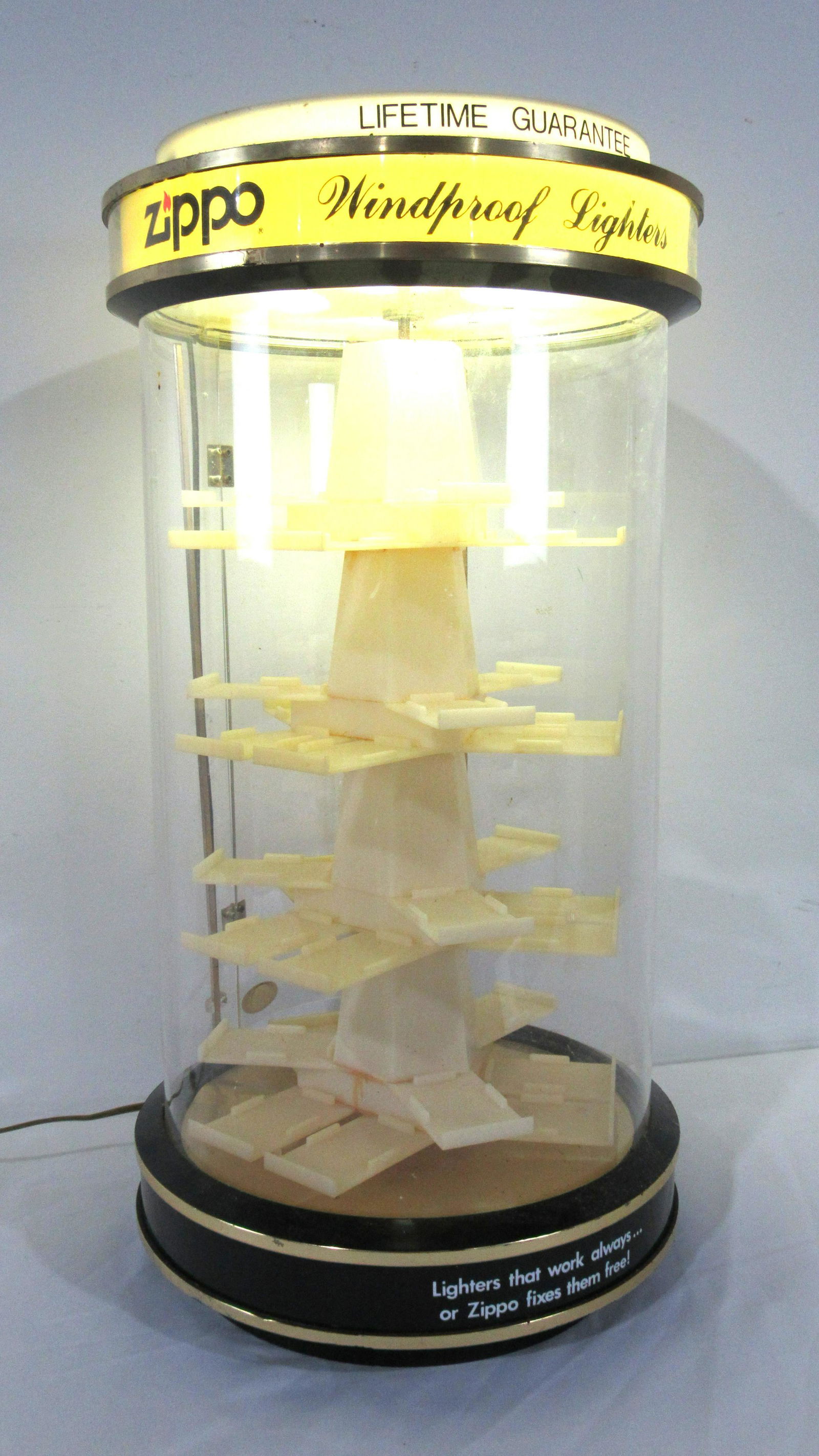 Zippo Lighted Display Case (1 of 2)