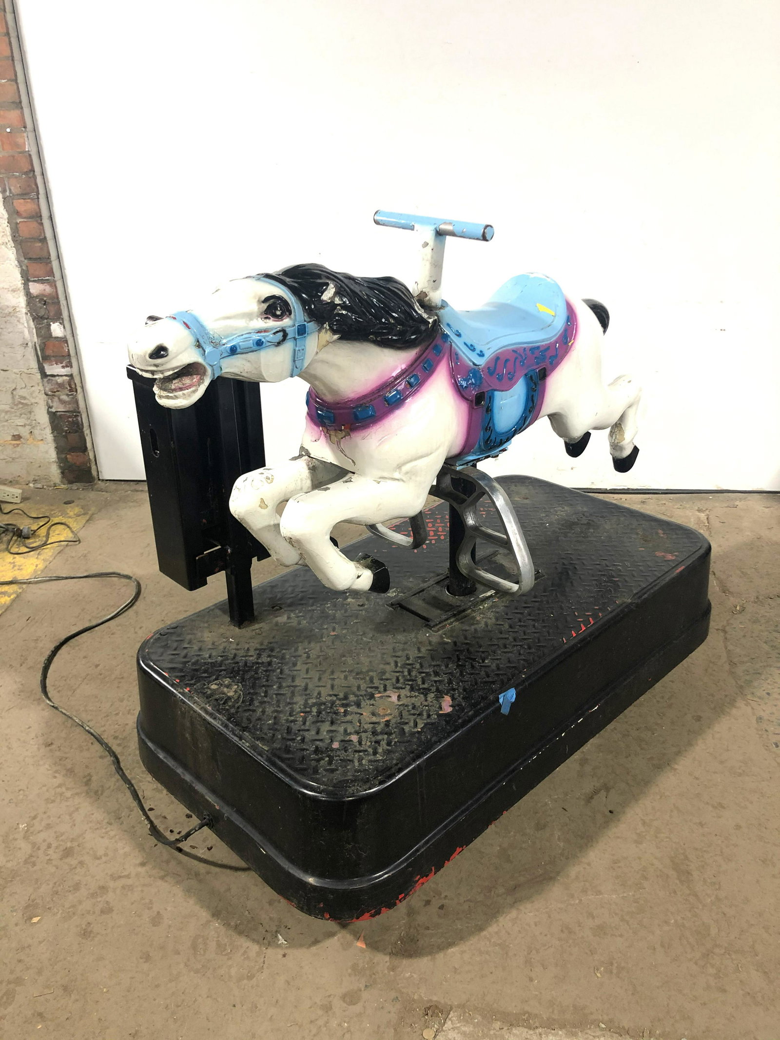 Thunder Horse Coin Operated Kiddie Ride: Thunder Horse Coin Operated Kiddie Ride. Working, no sound. This item requires third party shipping or pickup arrangements to be made. Dimensions: 41 x 29 x 51