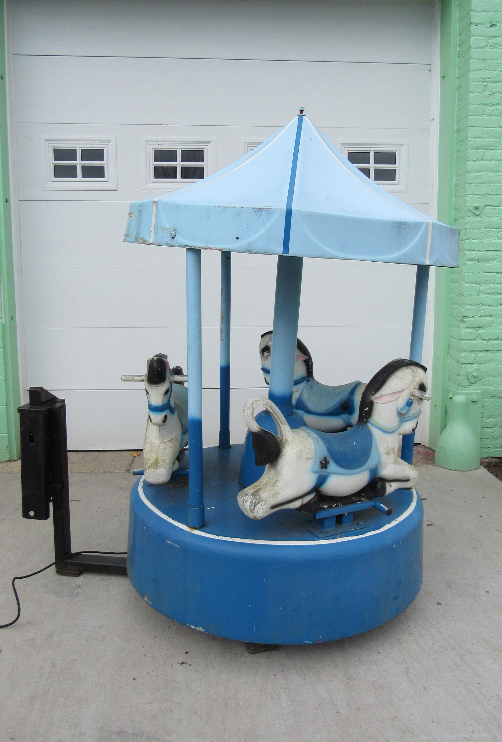 Coin Operated Horse Carousel Kiddie Ride (1 of 3)