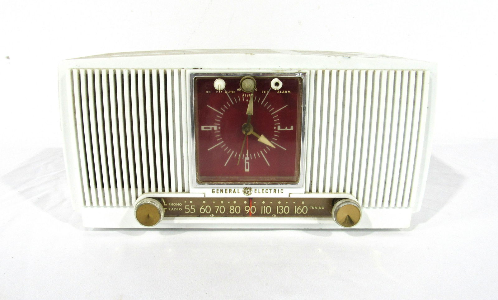 General Electric Model 575 White Radio (1 of 3)