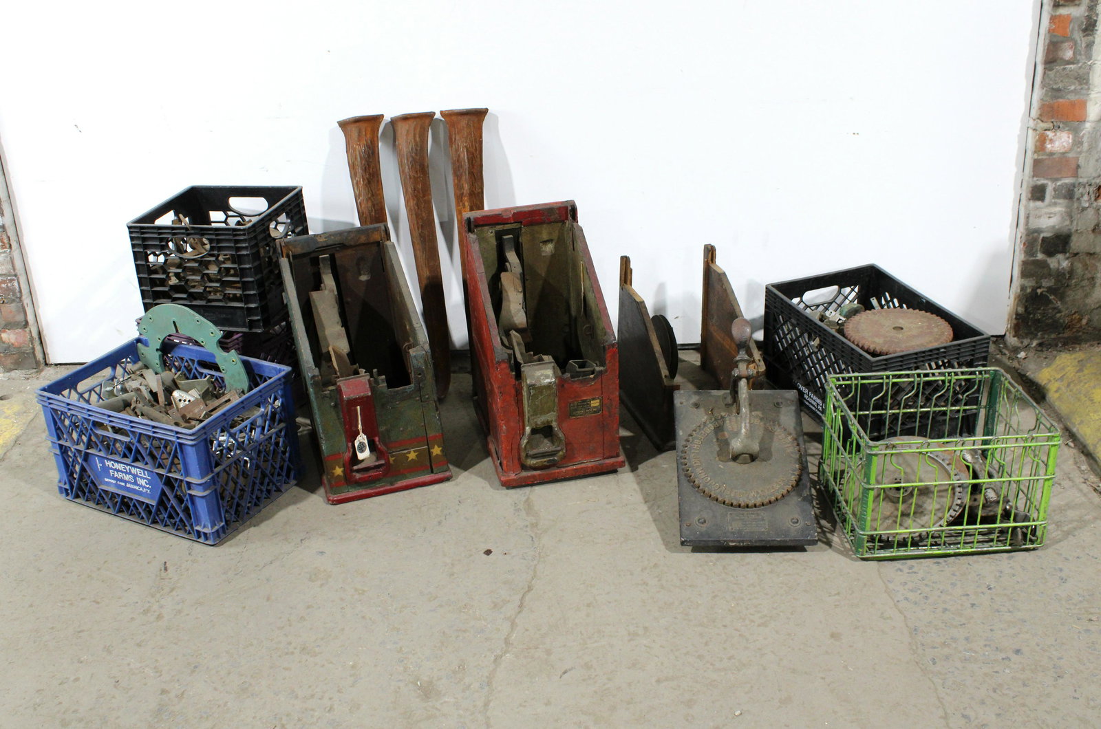 Antique Coin Operated Roover's Stamping Machine Parts (1 of 7)