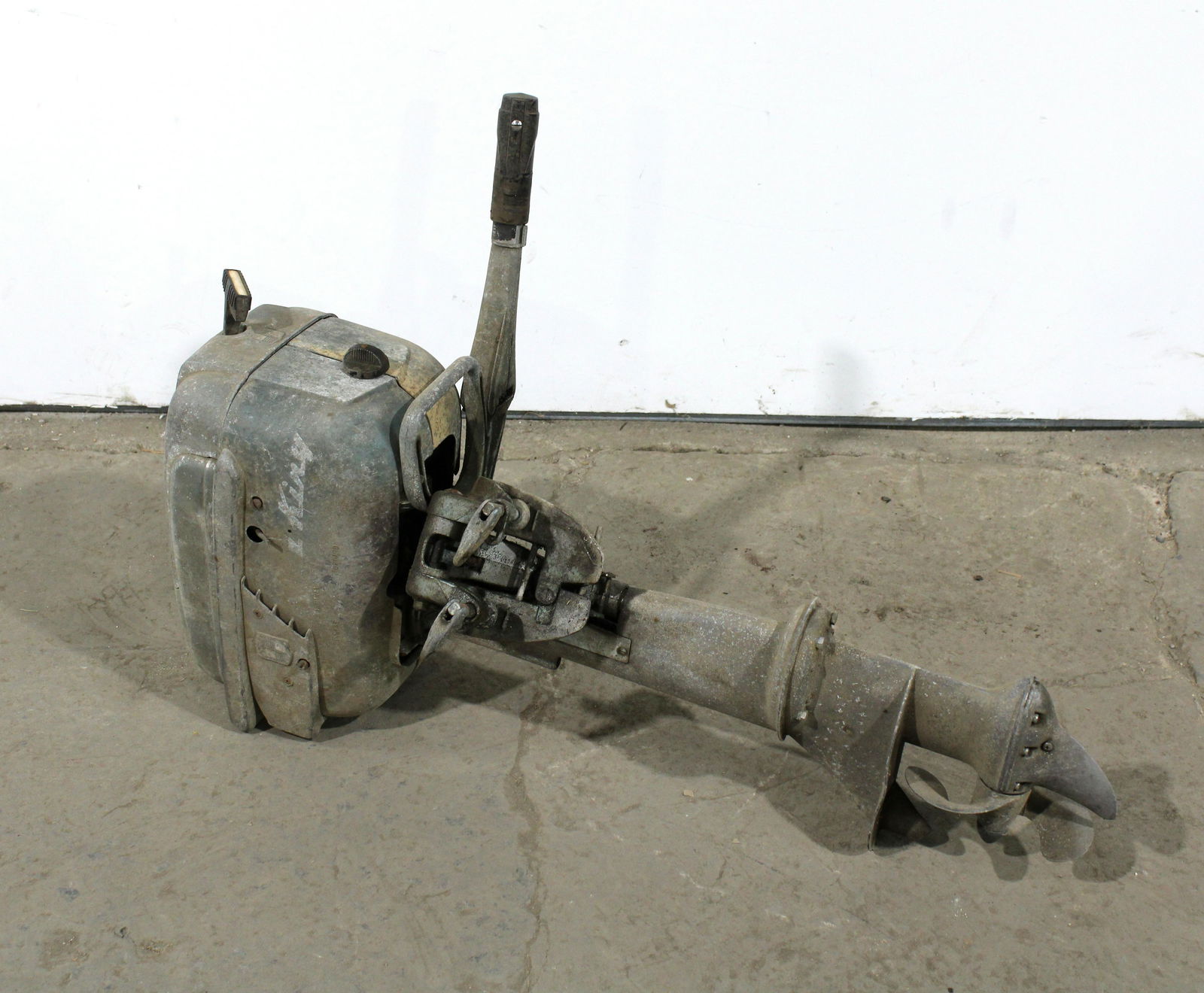 Montgomery Ward Sea King Outboard Motor (1 of 5)