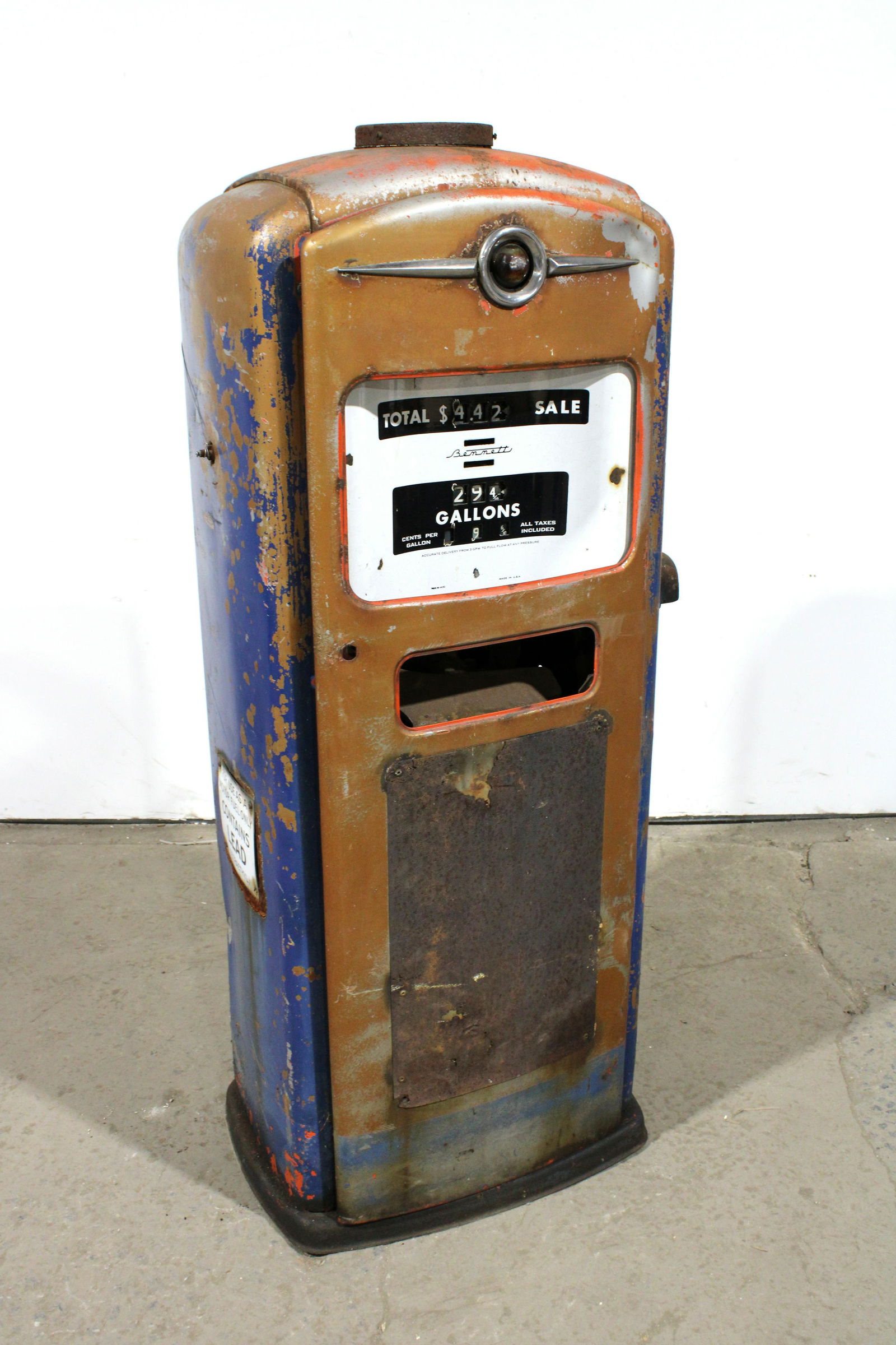 Short Bennett Gas Pump (1 of 5)