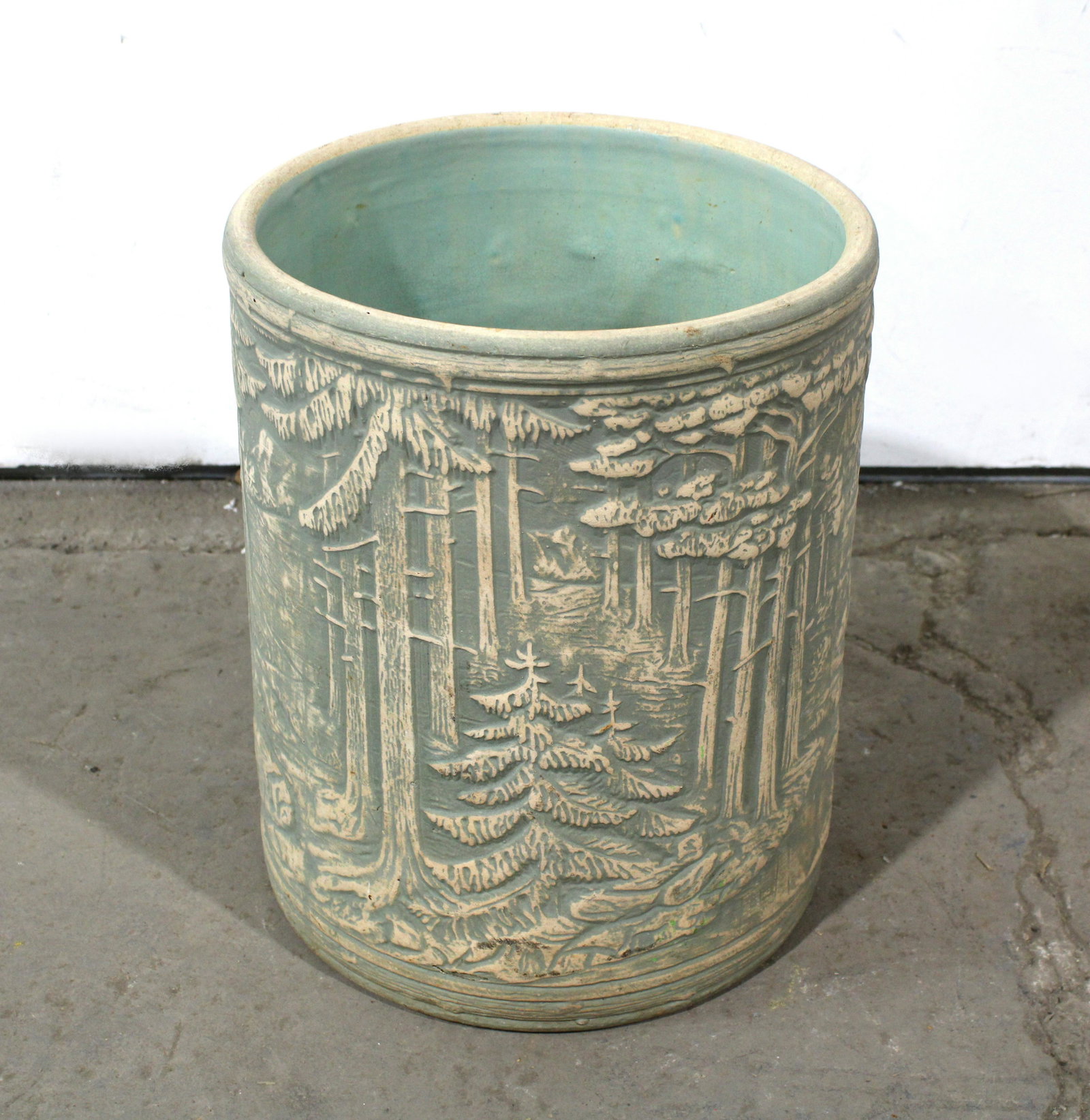 Robinson Ransbottom "Deer Stag Forest" Stoneware Crock: Robinson Ransbottom "Deer Stag Forest" Stoneware Crock. Stamped USA on bottom. This item requires third party shipping or pickup arrangements to be made. Dimensions: 16 x 12 x 12