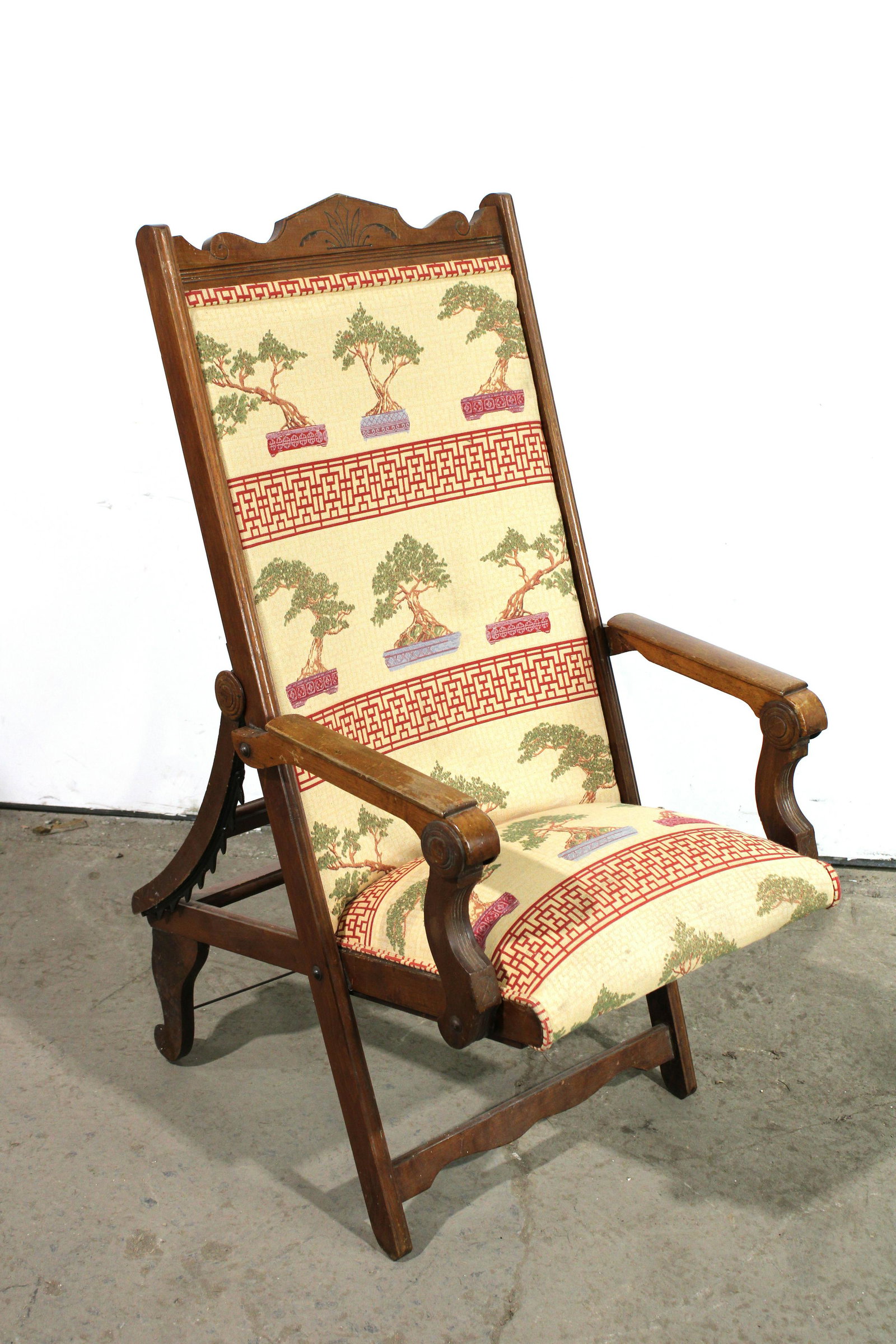 Antique Victorian Recliner: Antique Victorian Recliner. This item requires third party shipping or pickup arrangements to be made. Dimensions: 25 x 23 x 29
