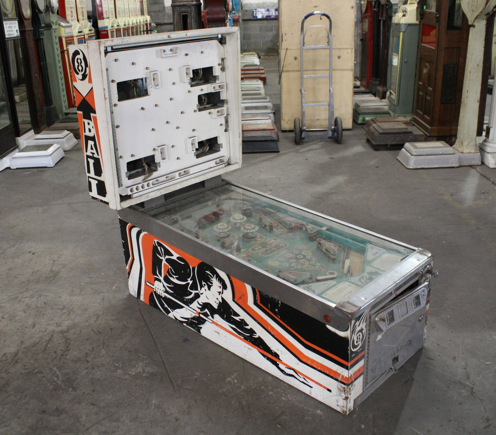 Bally Eight Ball Pinball Cabinet (1 of 5)