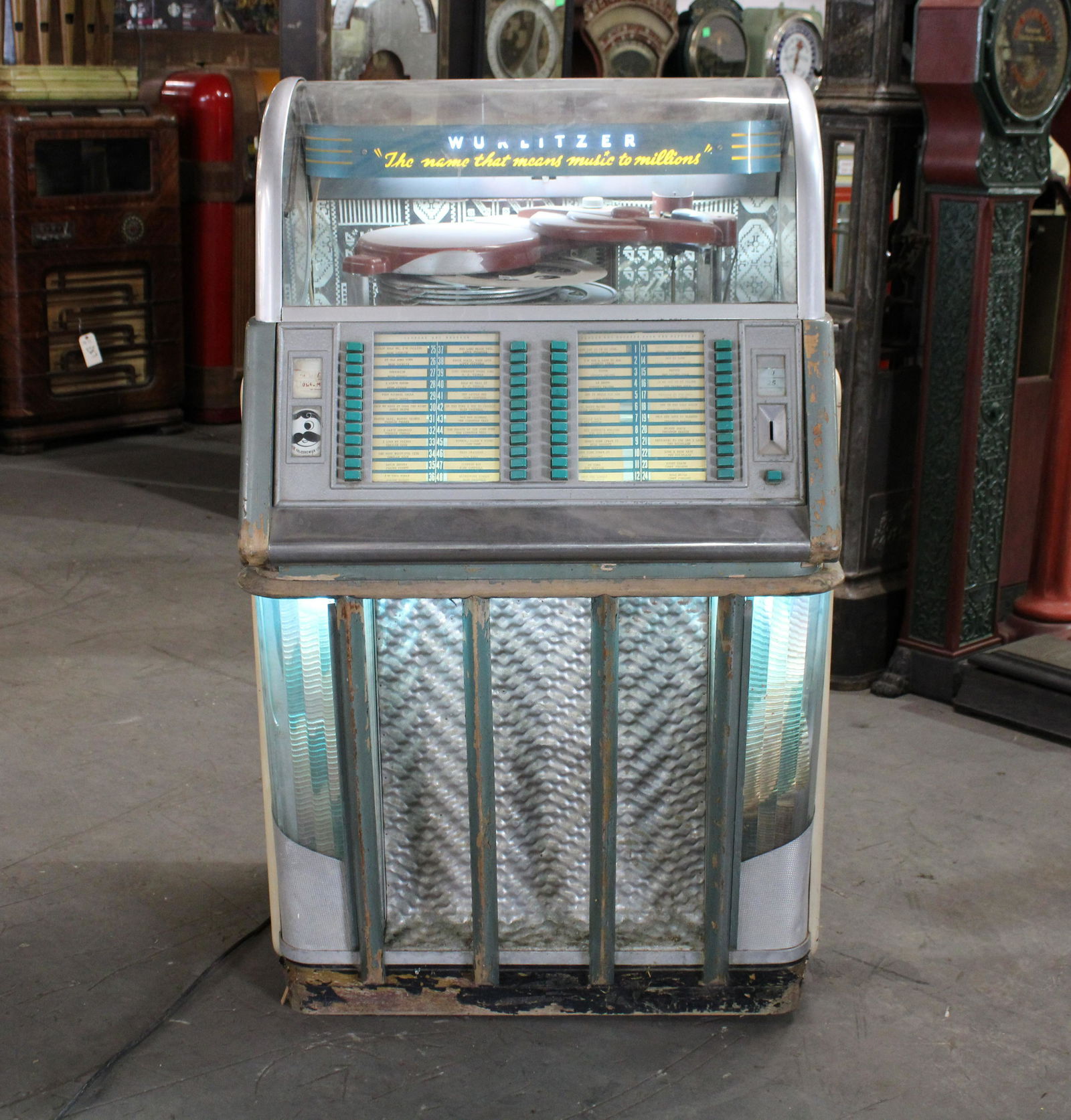 Wurlitzer 1600 Coin Operated Jukebox