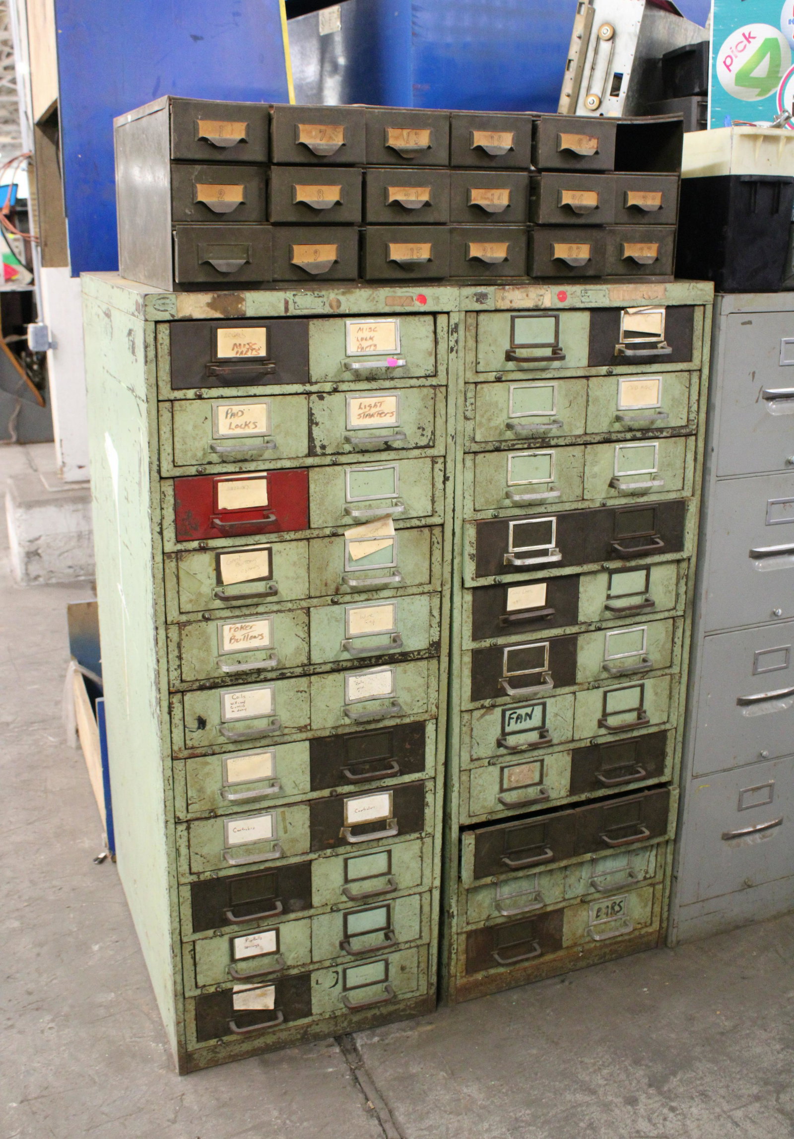 Assorted Arcade, Pinball and Other Parts in Metal (1 of 5)