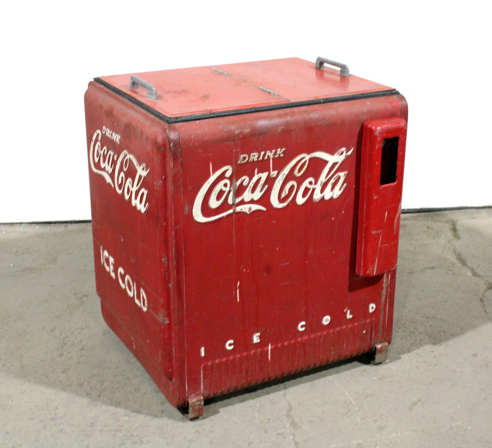 Embossed Coca Cola Chest Cooler (1 of 4)