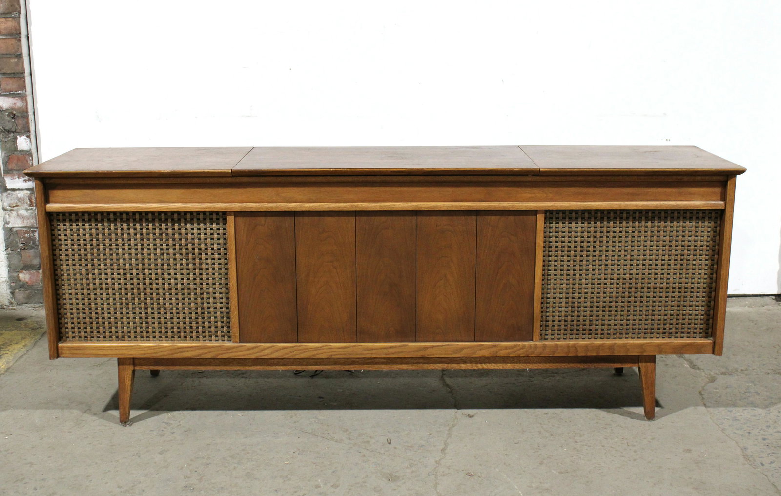 MCM Record Player and Radio (1 of 8)