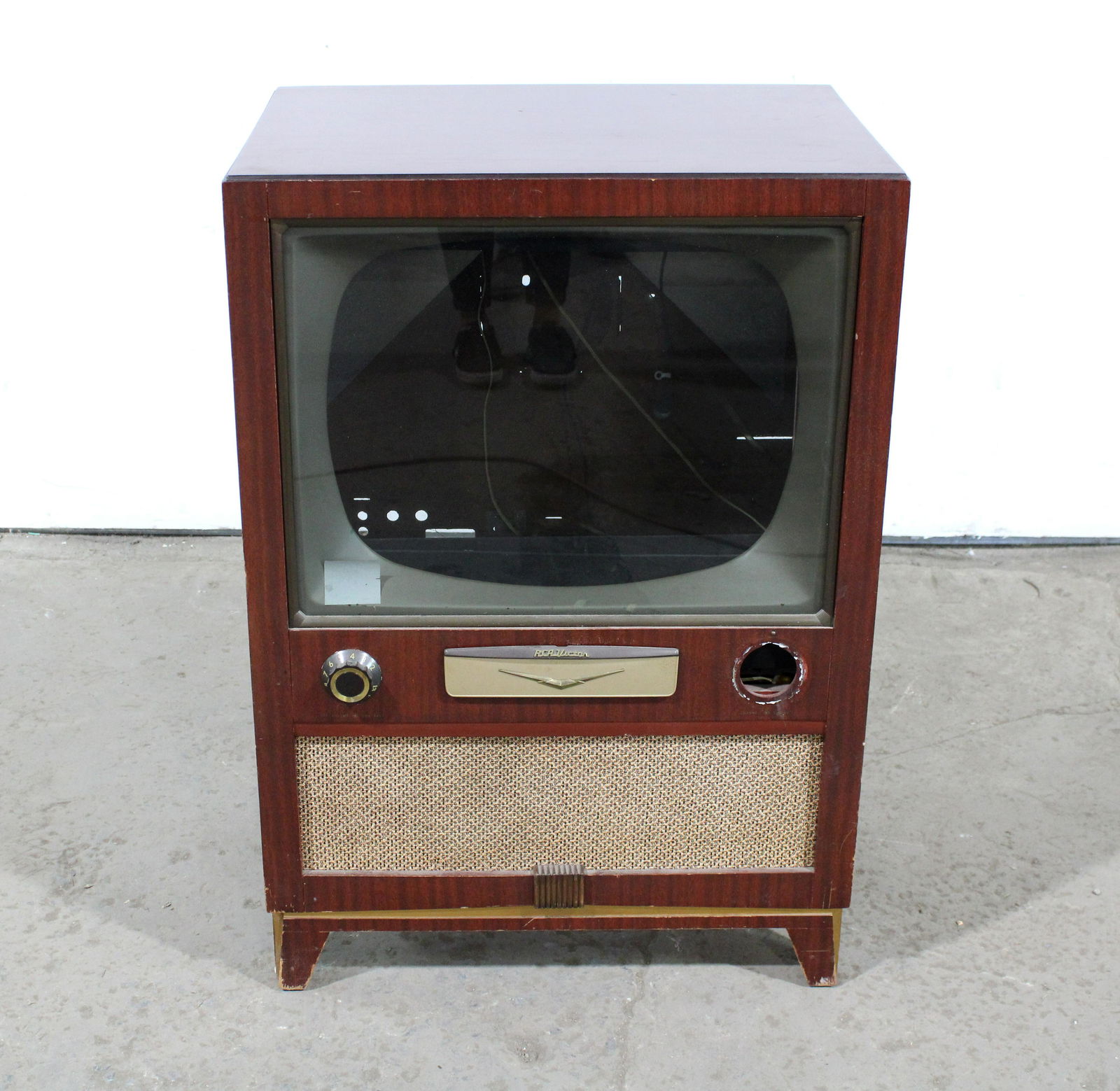 RCA Victor TV Cabinet for Decoration (1 of 3)