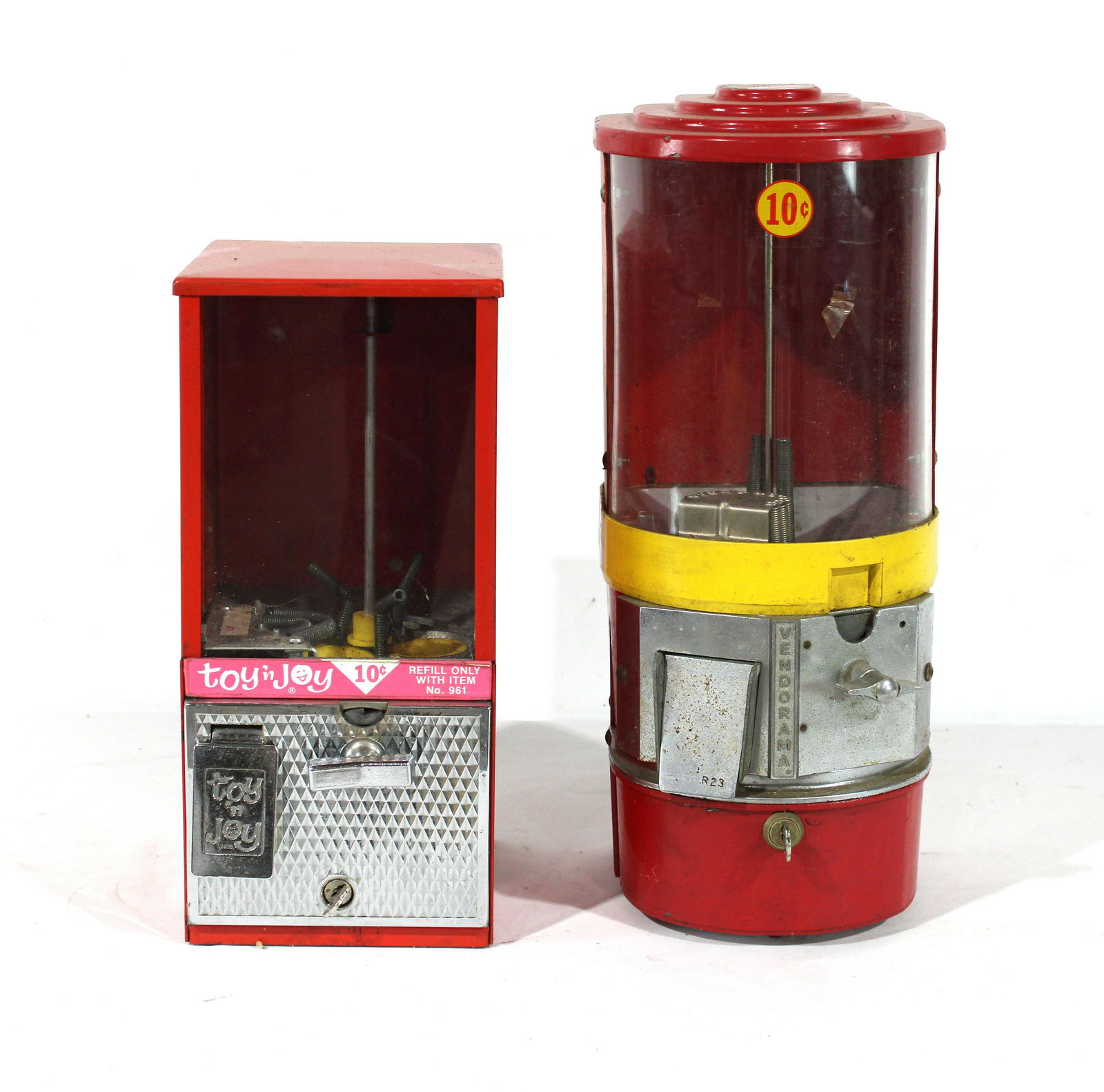 Coin Operated Vendorama & Toy N' Joy Gumballs: Coin Operated Vendorama & Toy N' Joy Gumballs. This item requires third party shipping or pickup arrangements to be made.