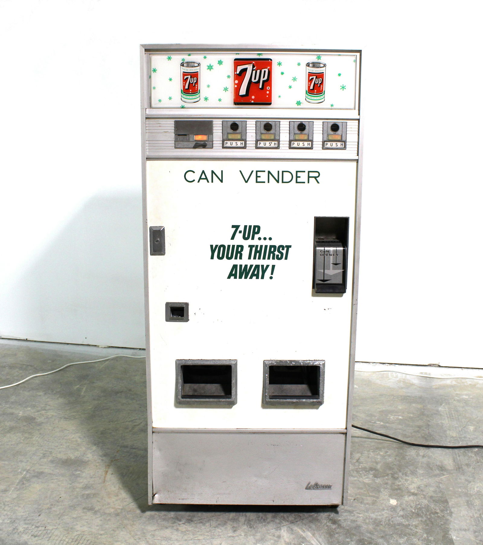 7-Up Coin Operated Can Vending Machine by LaCrosse (1 of 9)