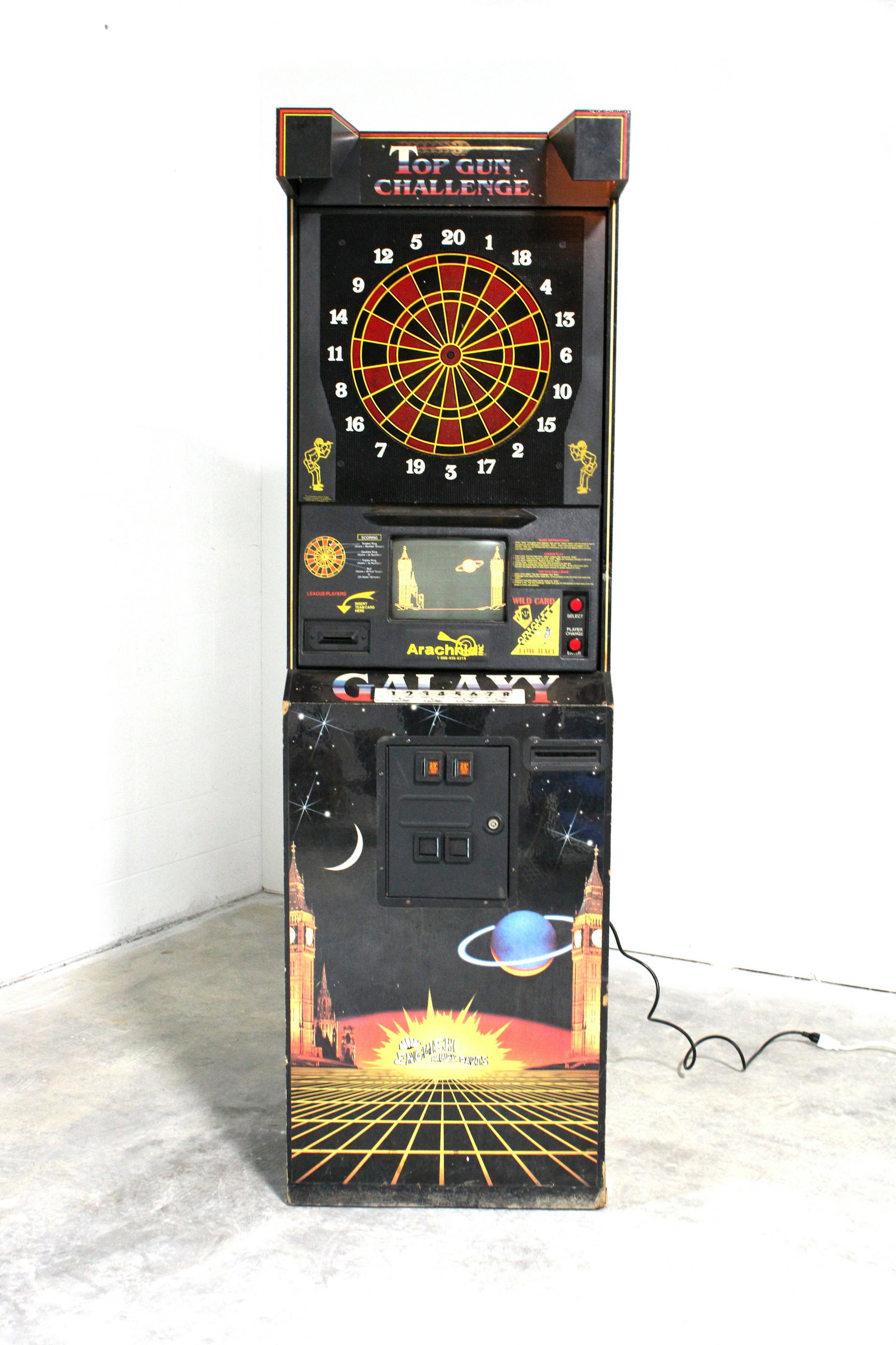 English Mark Darts Top Gun Electronic Darts: English Mark Darts Top Gun Electronic Darts. Powers on, appears to be working. Darts and power cord not inclued. This item requires third party shipping or pickup arrangements to be made. Dimensions: 
