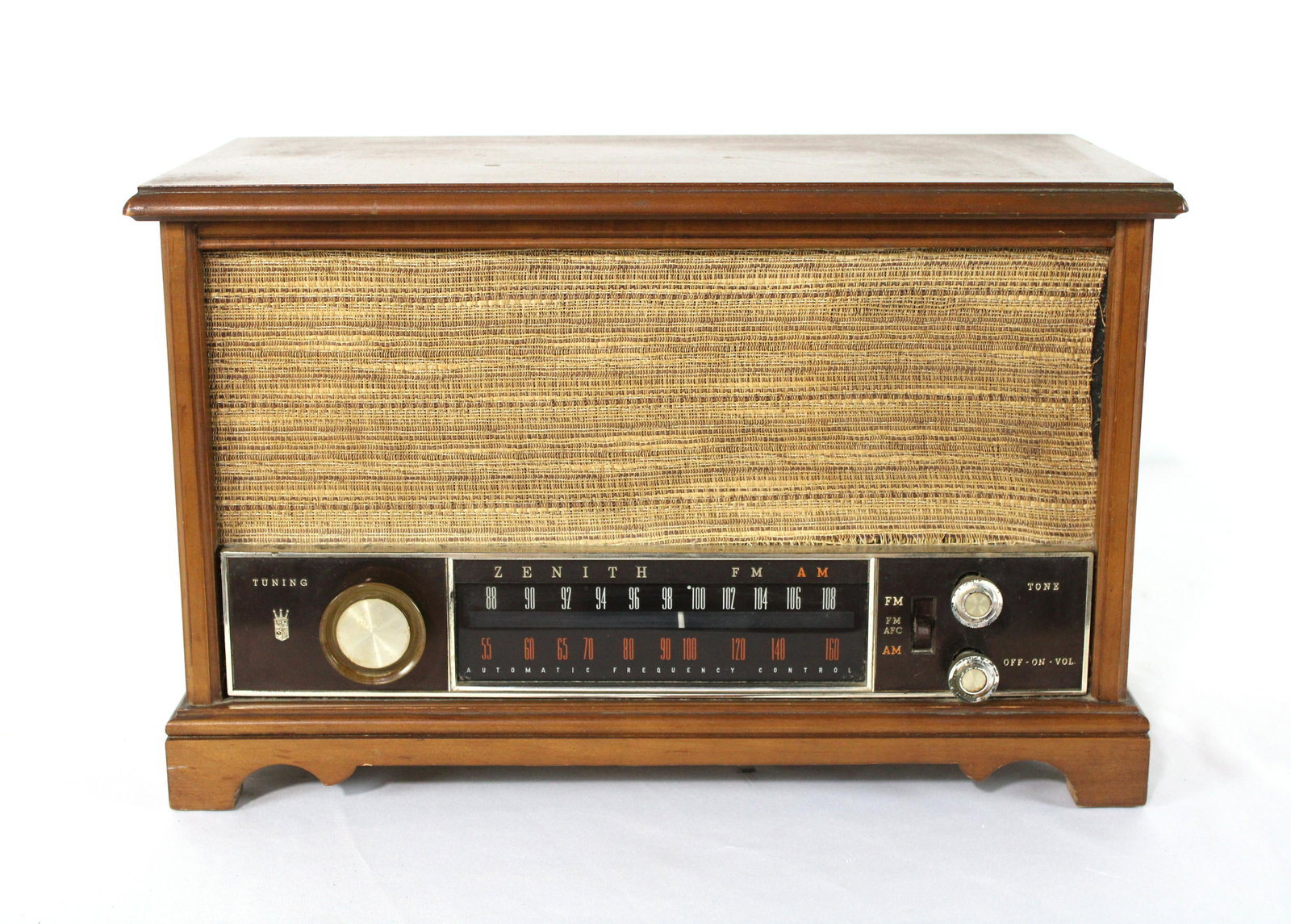 Zenith K731 Wood Cabinet Long Distance Tube Radio: Zenith K731 Wood Cabinet Long Distance Tube Radio, 1950s. Working. In-house shipping available. Dimensions: 10 x 16 x 7.5