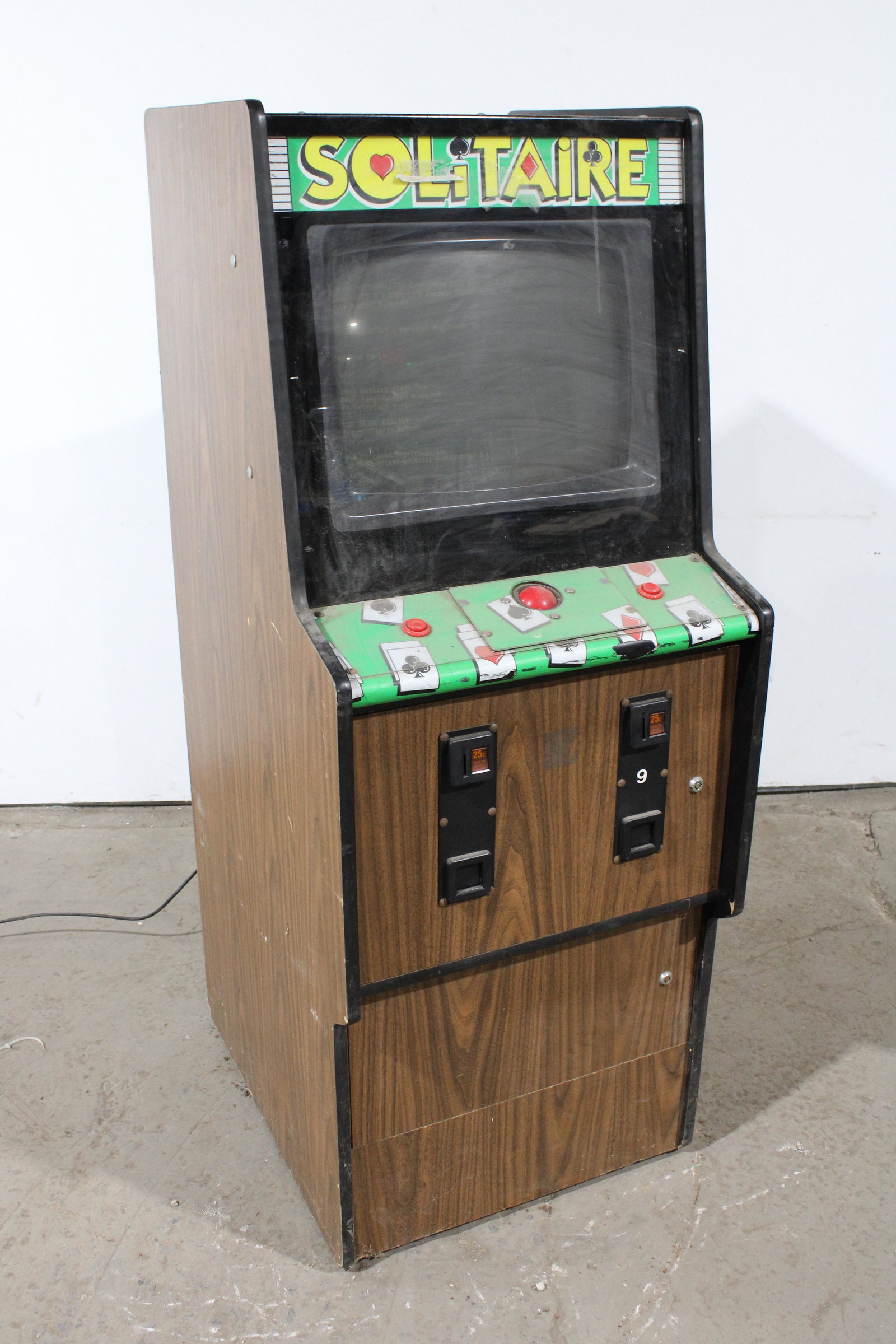 Solitaire Poker Arcade Game with 19" Monitor: Solitaire Poker Arcade Game with 19" Monitor. Powers on, not otherwise tested. This item requires third party shipping or pickup arrangements to be made. Dimensions: 60 x 23 x 29
