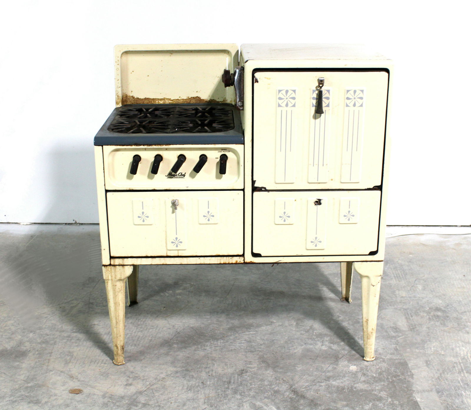Antique Enamel Magic Chef Stove (1 of 5)