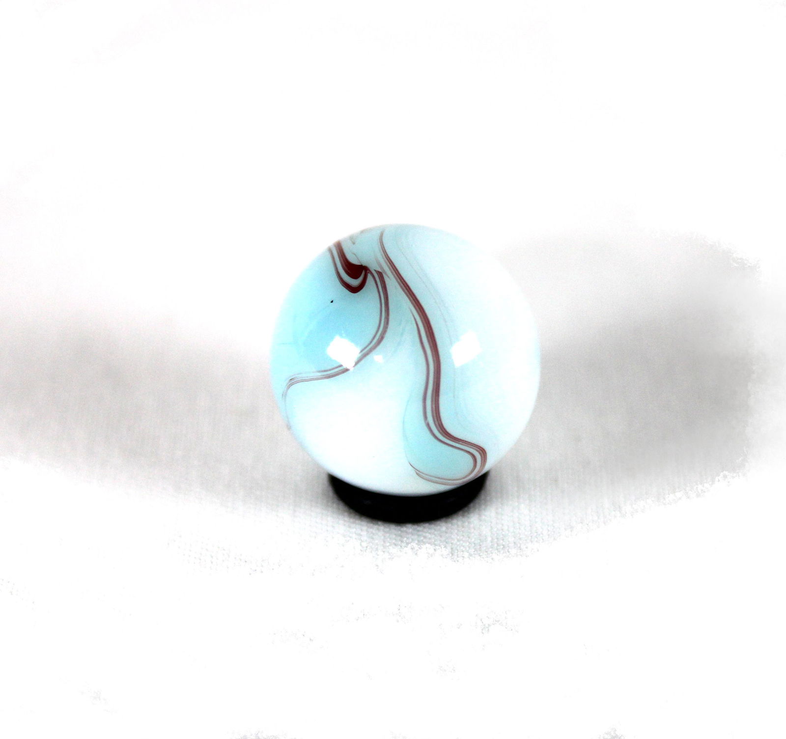 5/8" Akro Agate Baby Blue Oxblood Marble, Wet Mint (1 of 3)