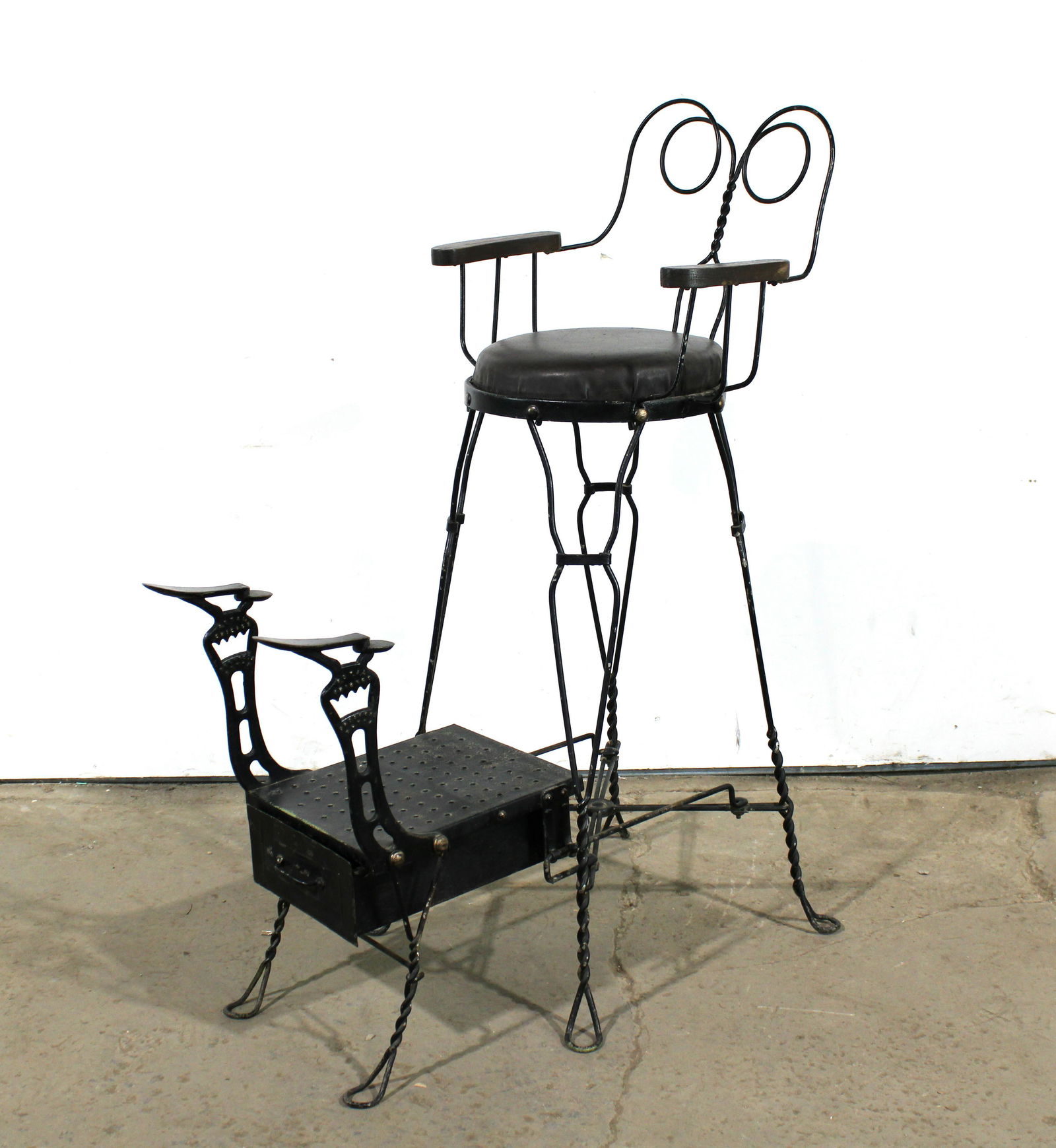 Royal Chicago Products Wrought Iron Shoe Shine Stand (1 of 4)