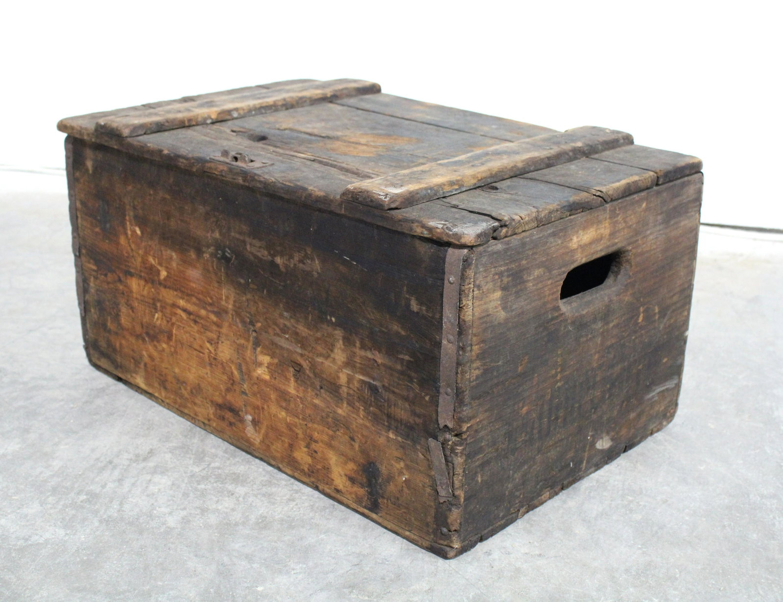 Early Washington DC Brewery Crate: Early Washington DC Brewery Crate. This item requires third party shipping or pickup arrangements to be made. Dimensions: 12 x 21 x 14