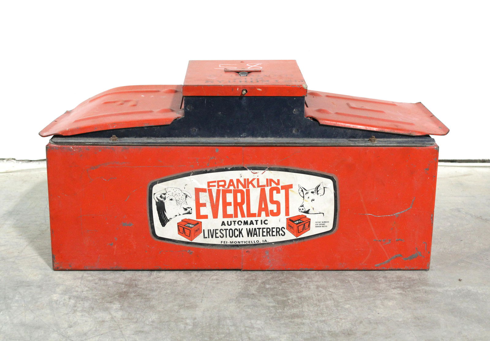 Industrial Everlast Farm Feed Tray: Industrial Everlast Farm Feed Tray. This item requires third party shipping or pickup arrangements to be made. Dimensions: 13 x 28 x 12