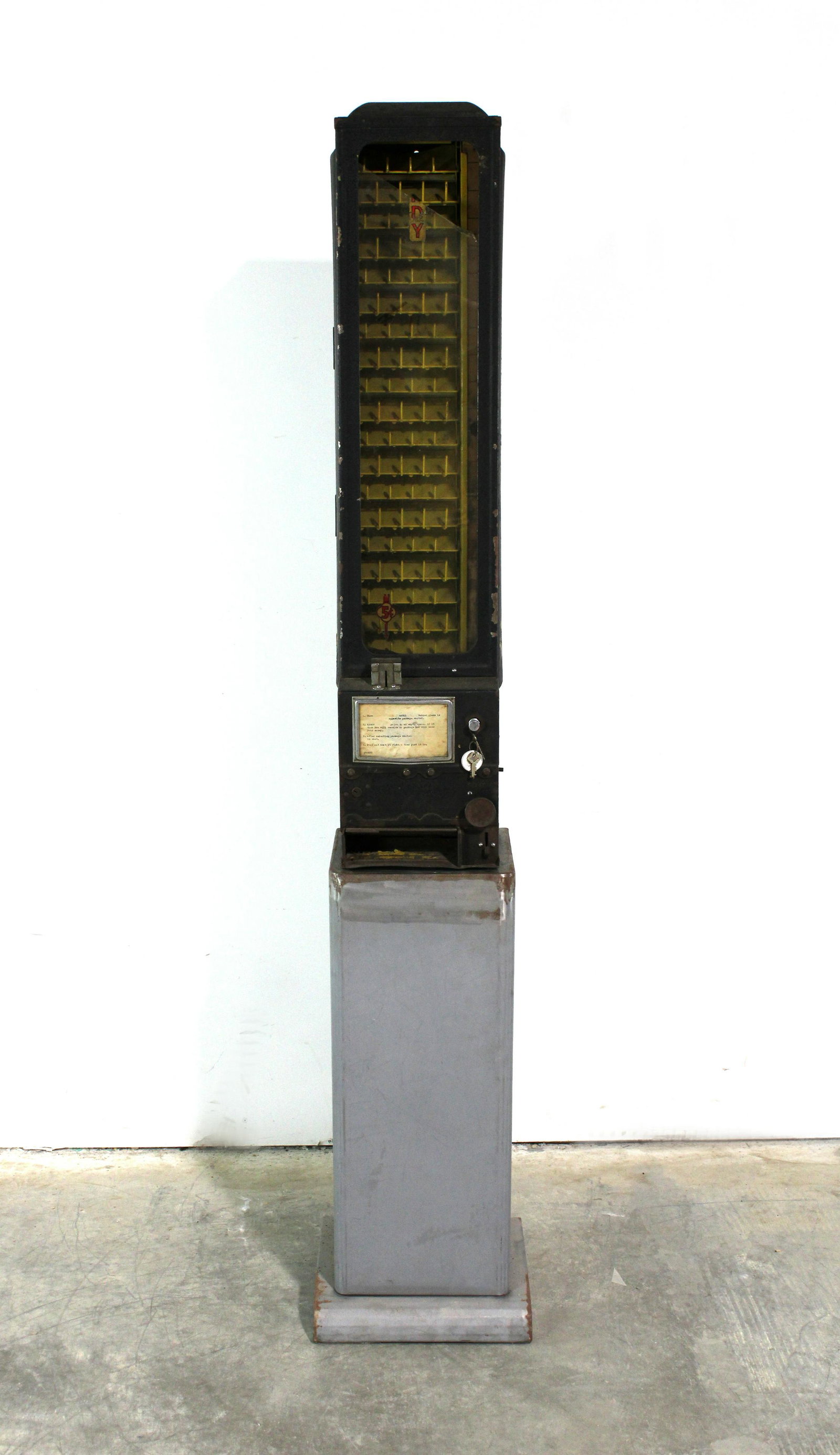 U-Select-It Coin Op Vendor on Stand (1 of 5)