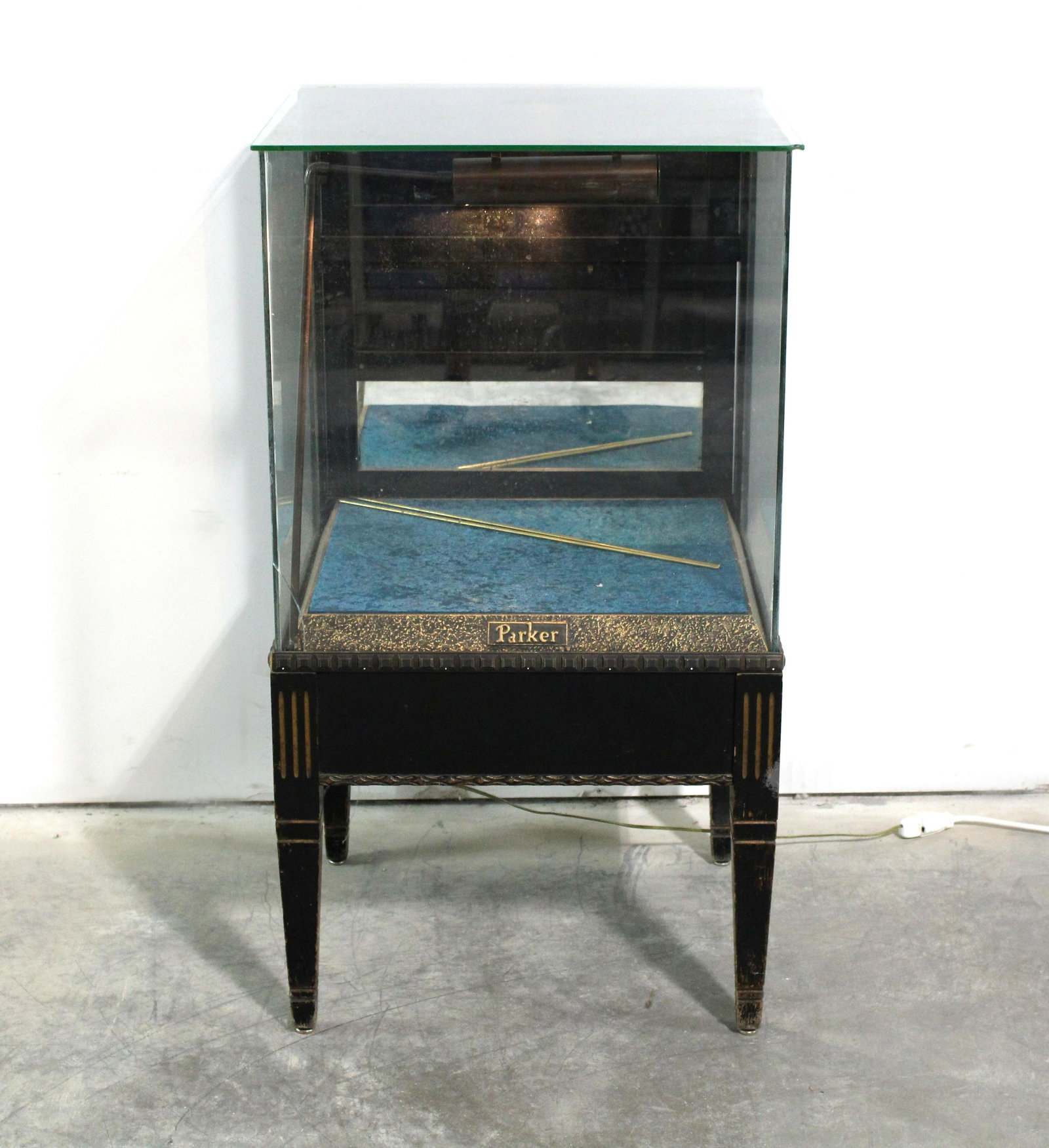 Parker Pen Lighted Glass Display Case (1 of 5)