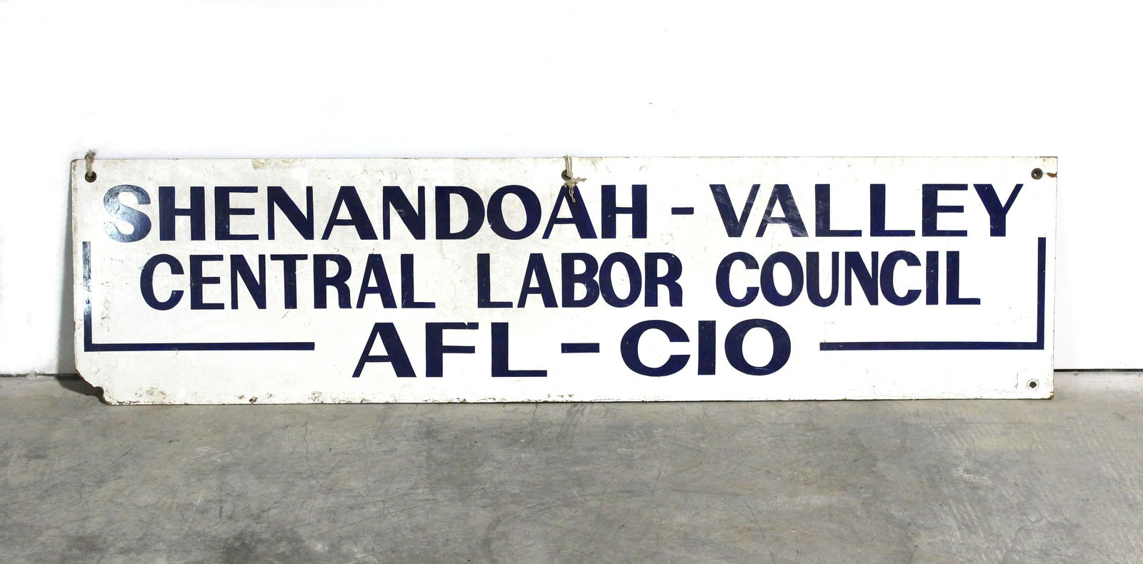 6FT Shenandoah Valley Masonite Sign: 6FT Shenandoah Valley Masonite Sign. Some mold / water damage as shown in photos. This item requires third party shipping or pickup arrangements to be made. Dimensions: 18 x 72