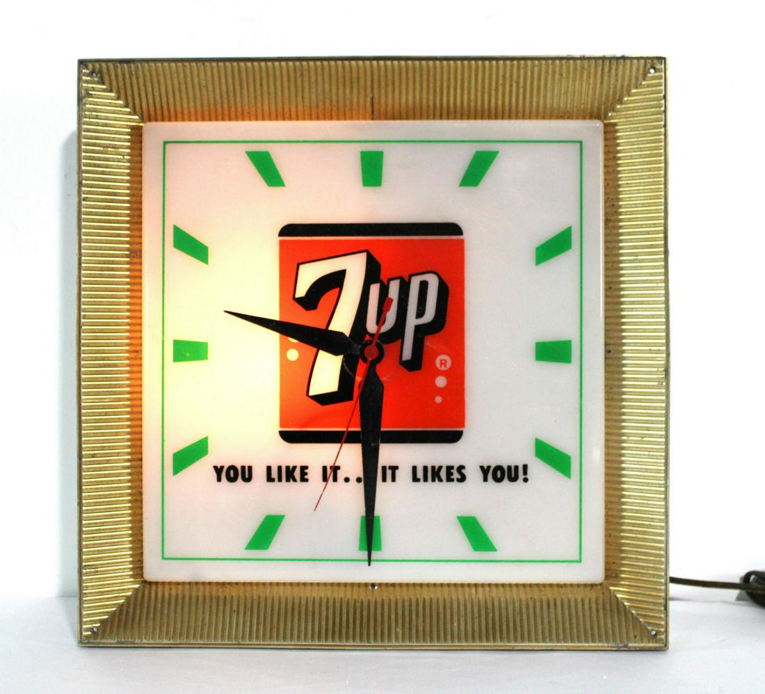 7-Up Light Up Advertising Clock (1 of 2)