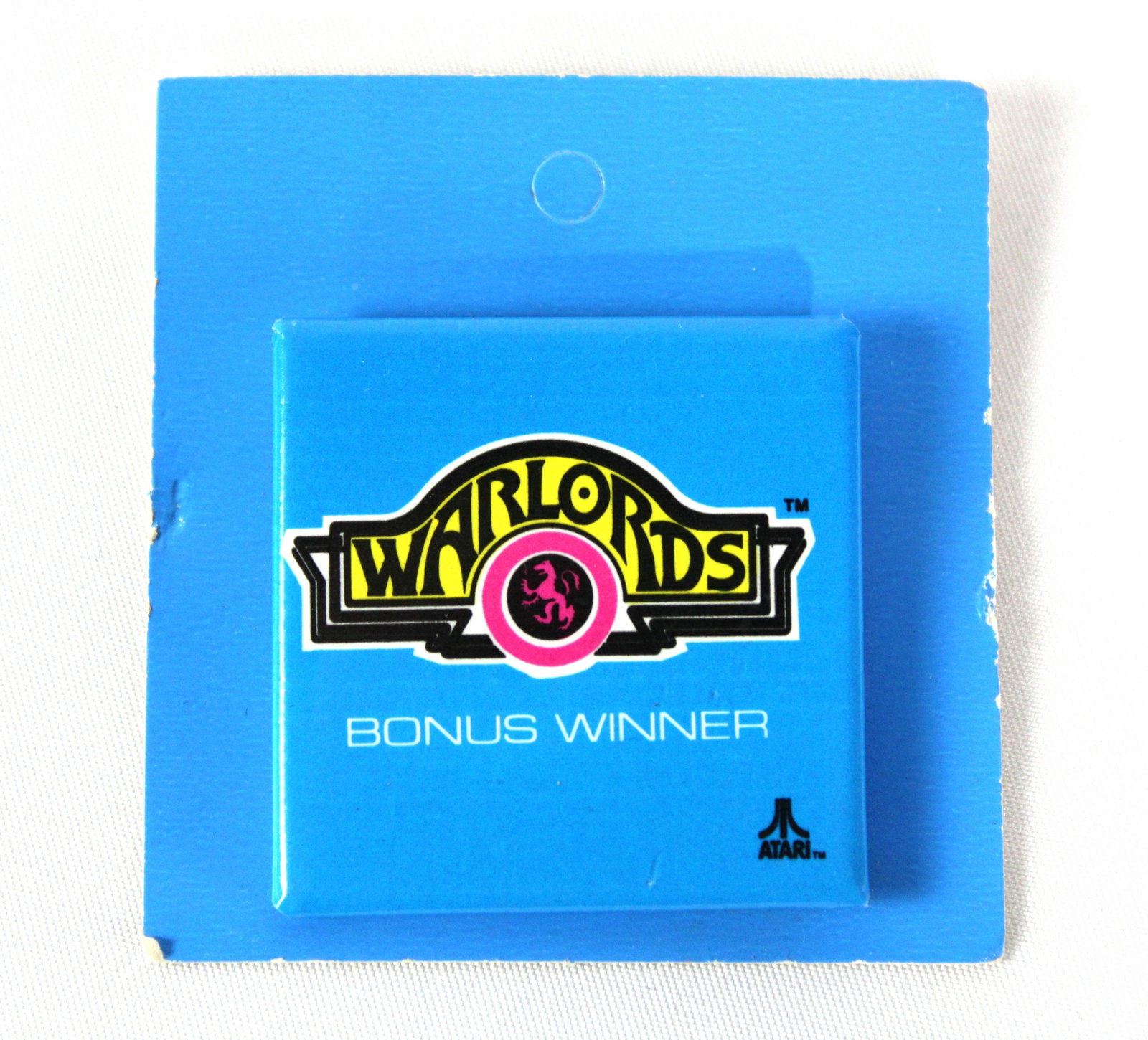 Atari Warlords "Bonus Winner" Arcade Promo Pin: Atari Warlords "Bonus Winner" Arcade Promo Pin. In-house shipping available. Dimensions of Pin: 1.5 x 1.5