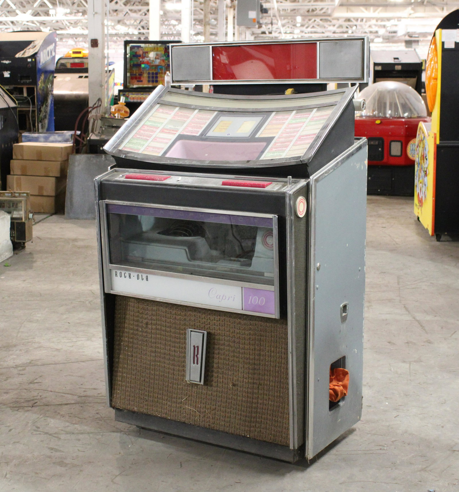 Rockola Capri 100 Coin Operated Jukebox: Rockola Capri 100 Coin Operated Jukebox. Unrestored, as found.