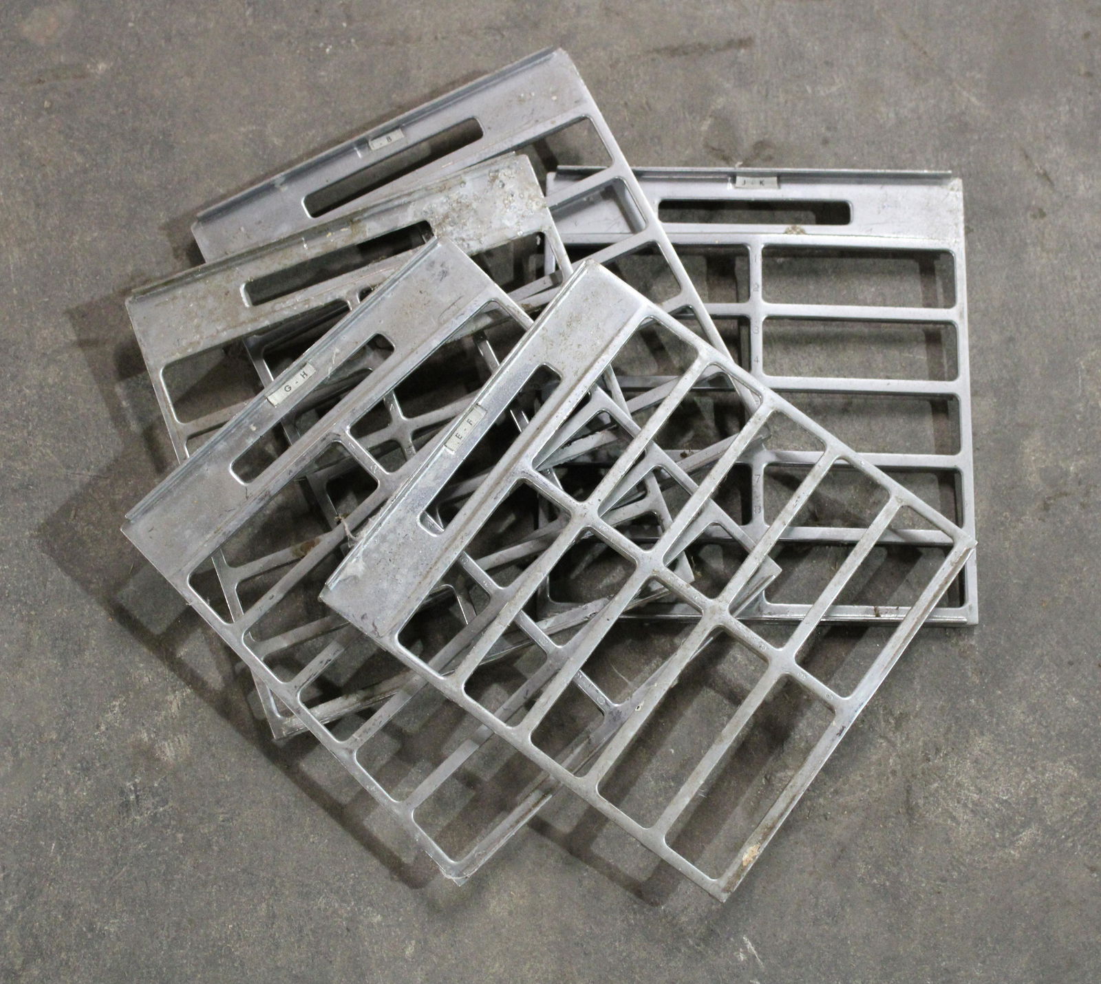 Seeburg Models G, J, R, W Jukebox Title Holders (1 of 1)