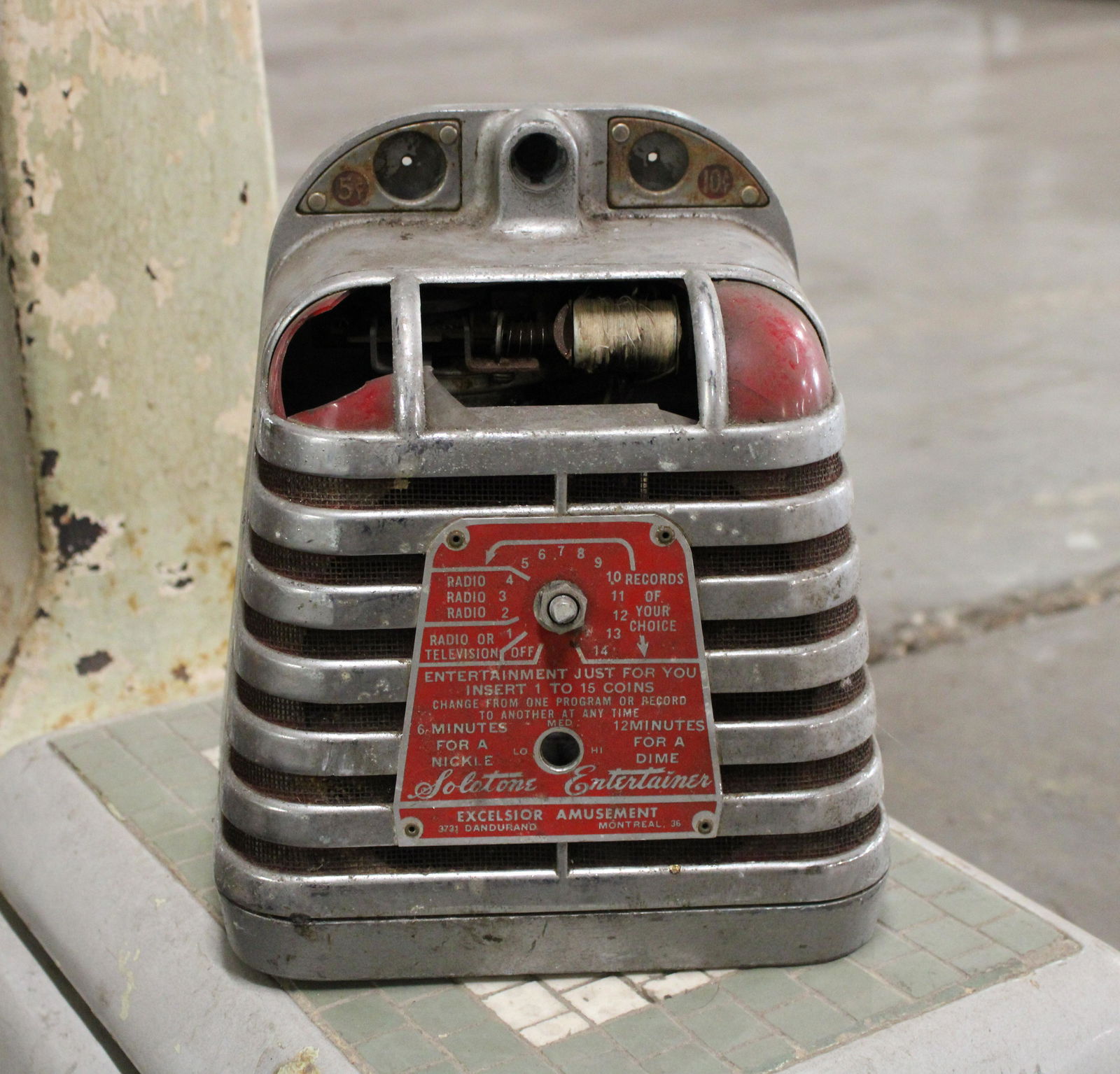 Solotone Entertainer Coin Operated Jukebox Wallbox (1 of 2)