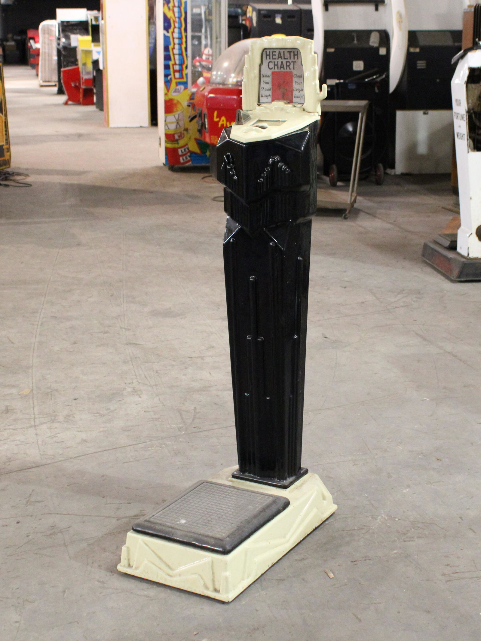 Porcelain Art Deco Mills Novelty Penny Scale, 1930s (1 of 3)