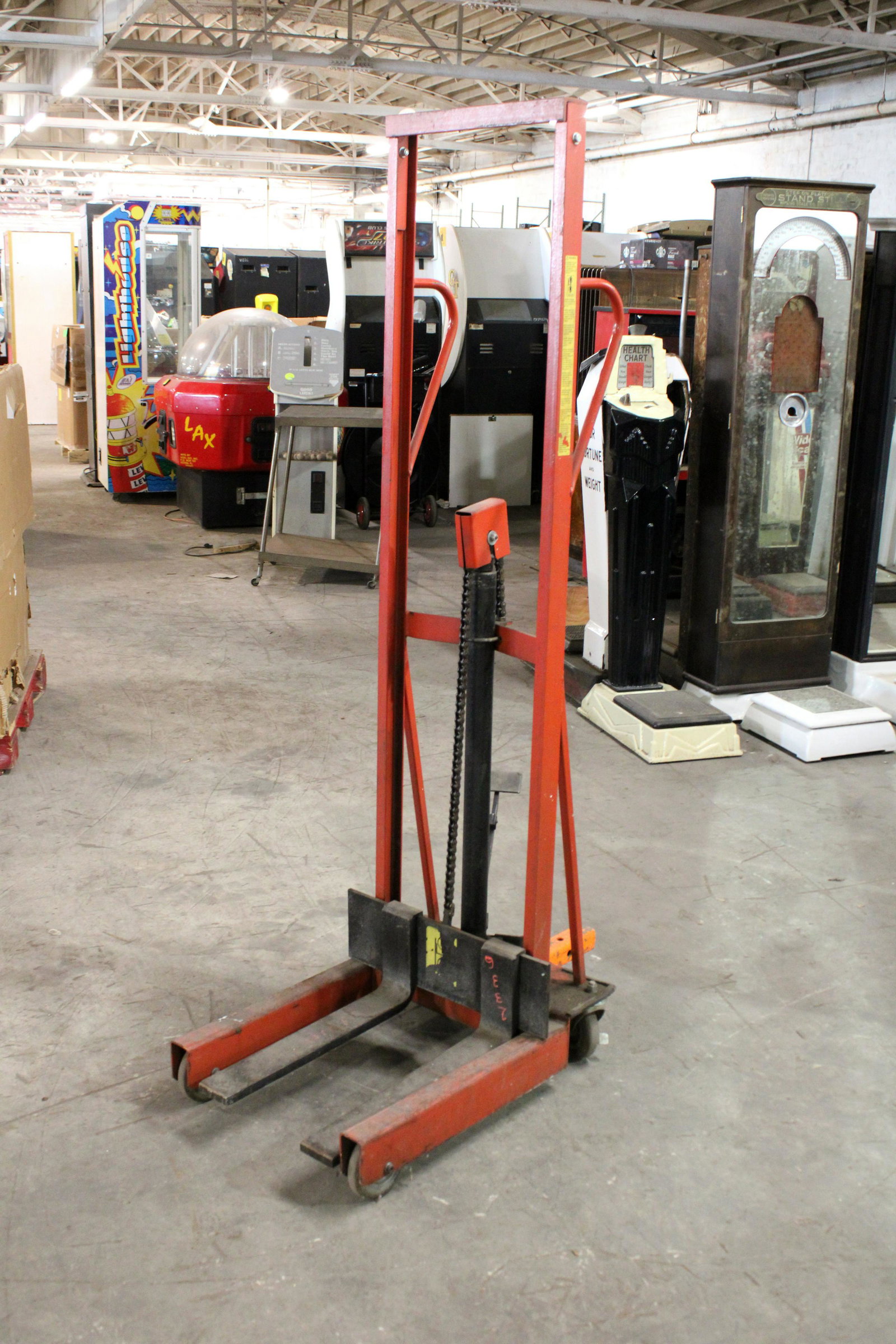 Wesco Pinball & Slot Machine Lift: Wesco Pinball & Slot Machine Lift. Working.